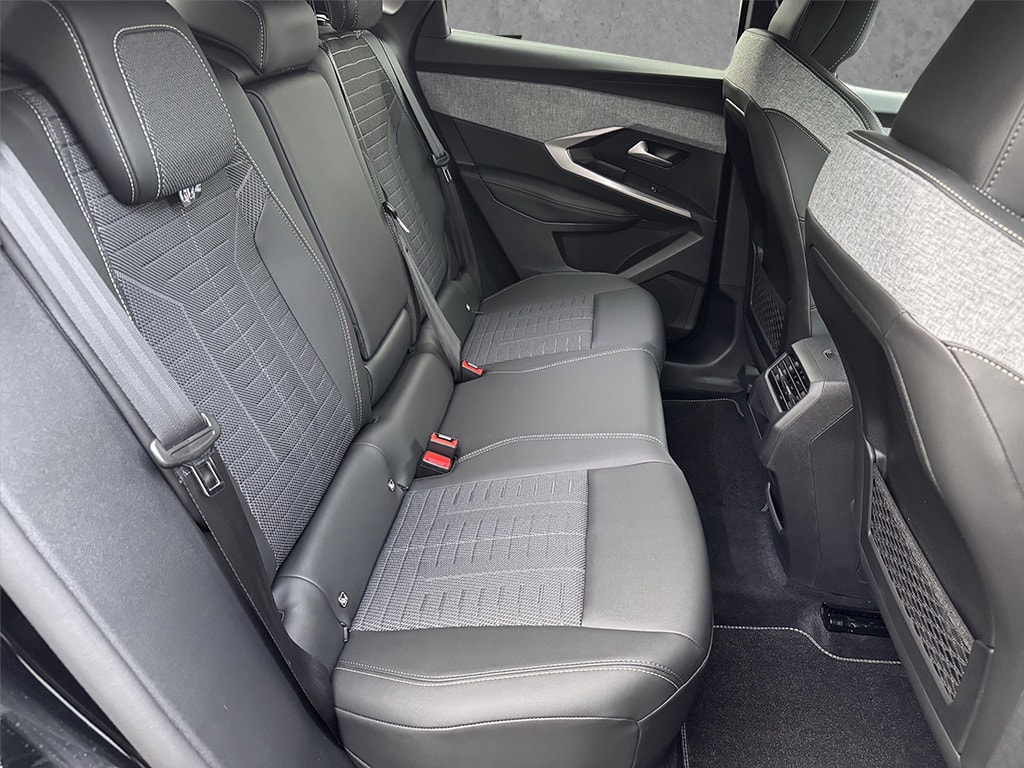 PEUGEOT 3008 1.2 Hybrid GT-image-11