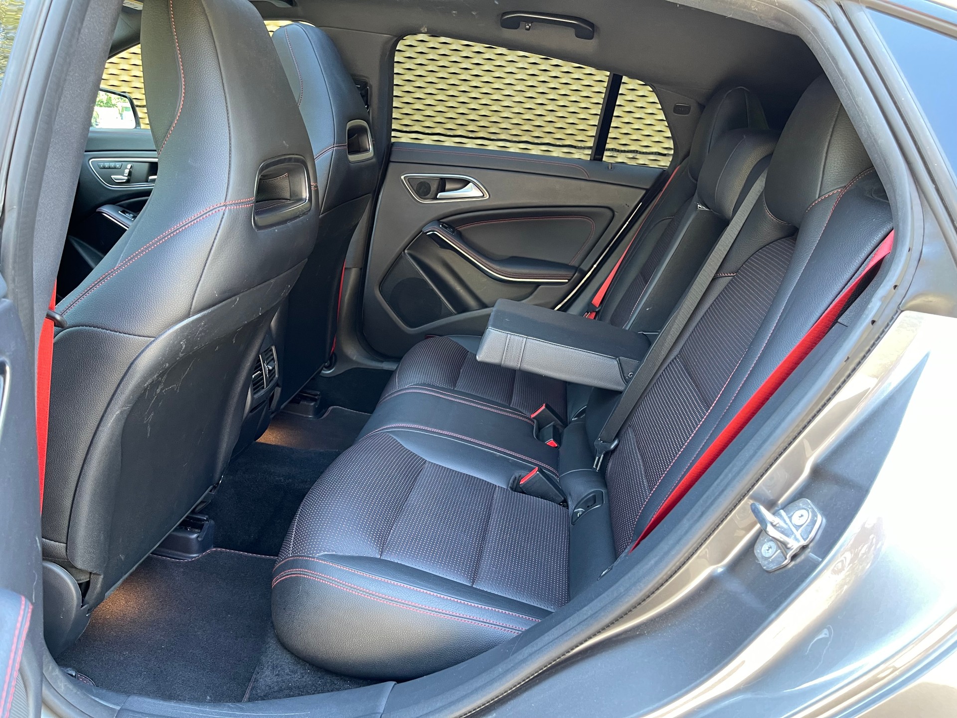 MERCEDES-BENZ CLA Shooting Brake 45 AMG 4Matic ♦️Ab MFK & Service*Topausstattung♦️-image-9