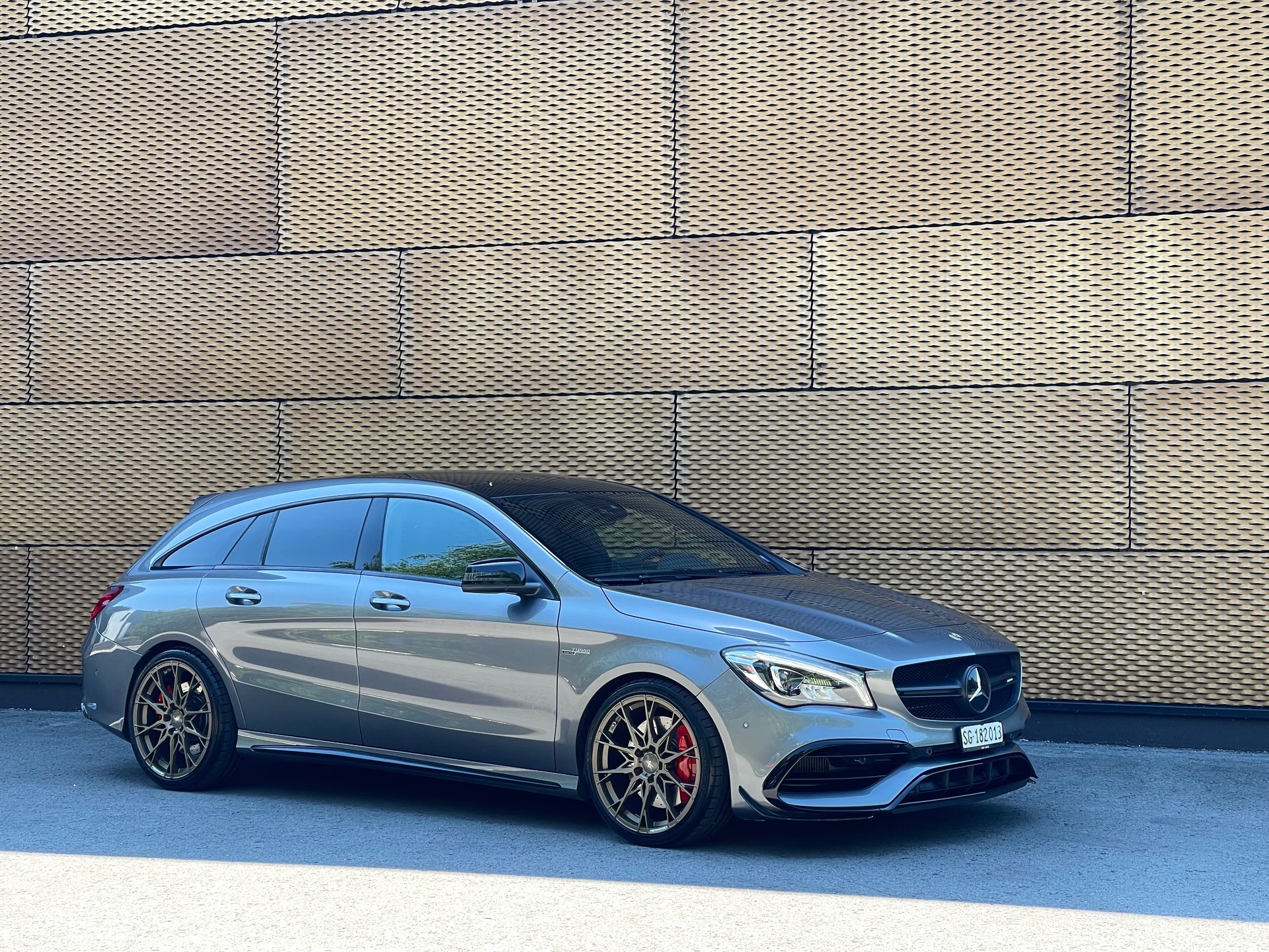 MERCEDES-BENZ CLA Shooting Brake 45 AMG 4Matic ♦️Ab MFK & Service*Topausstattung♦️-showroom-element-2