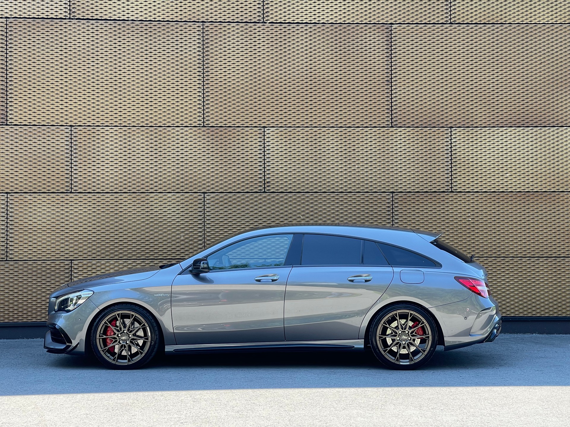 MERCEDES-BENZ CLA Shooting Brake 45 AMG 4Matic ♦️Ab MFK & Service*Topausstattung♦️-image-6