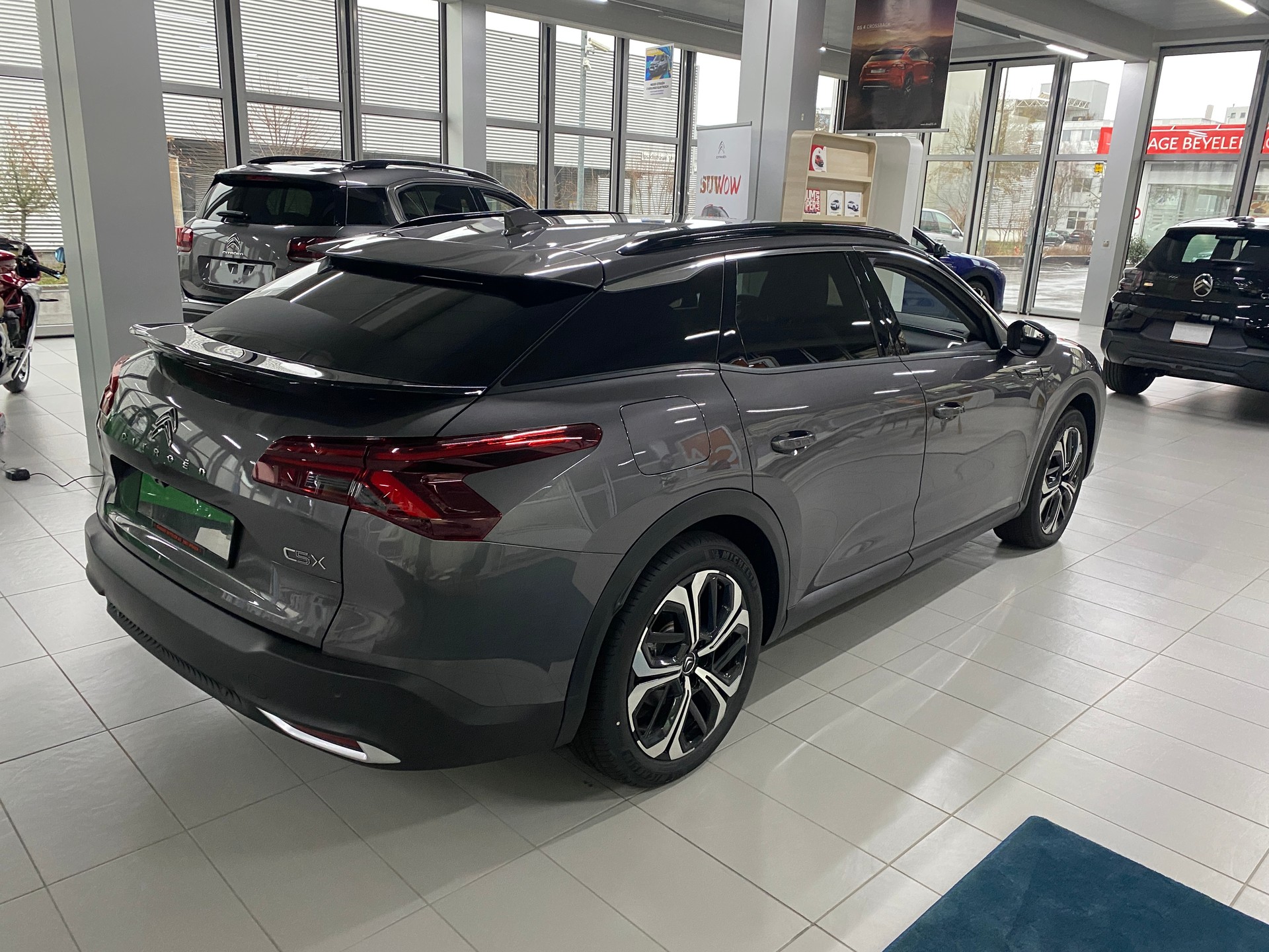 CITROEN C5 X 1.6i PHEV Shine e-EAT8-image-3