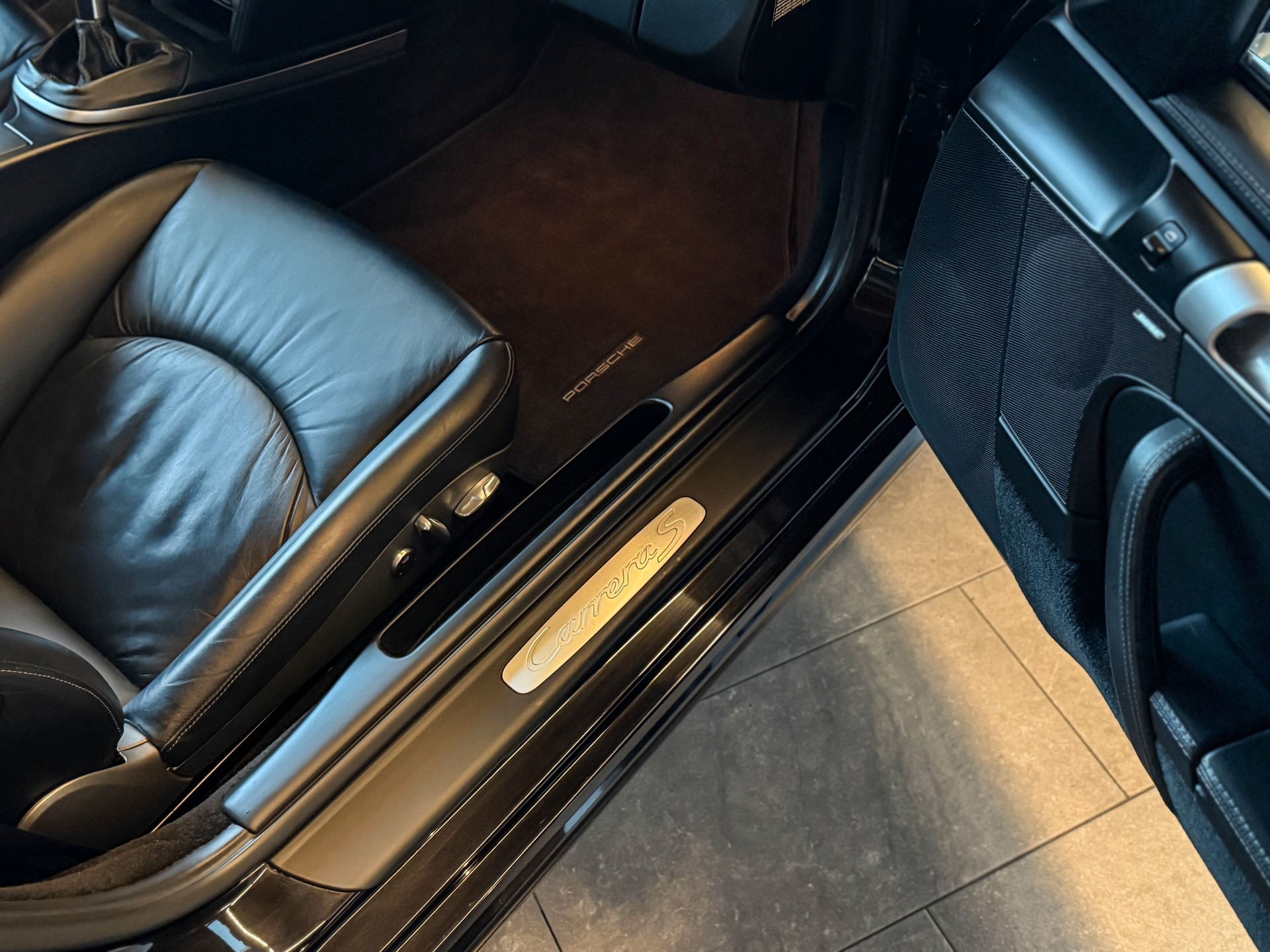 PORSCHE 911 Carrera S-image-13