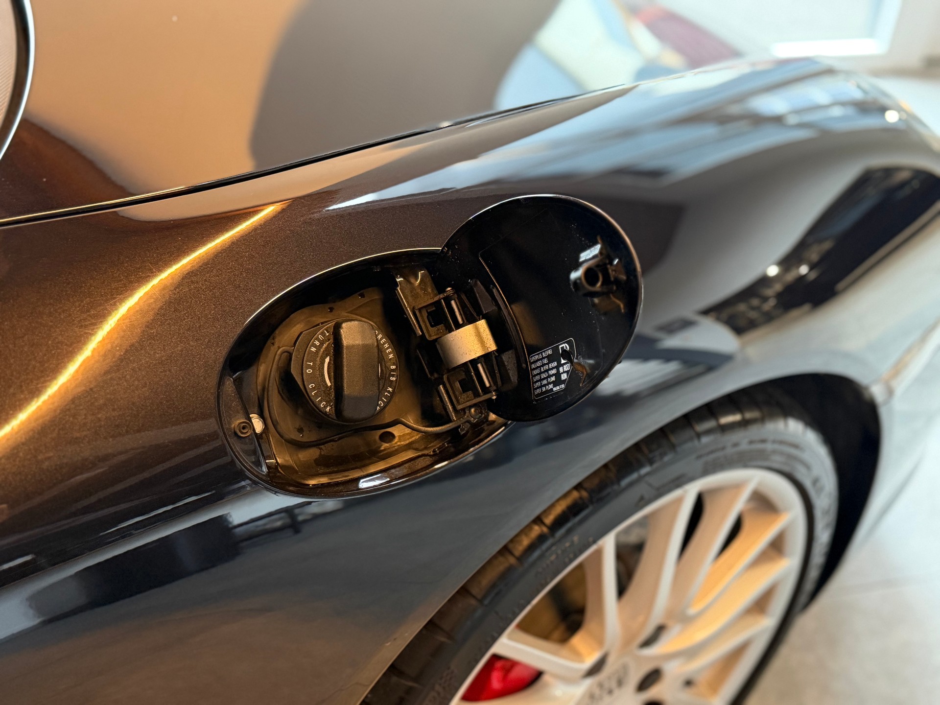 PORSCHE 911 Carrera S-image-3