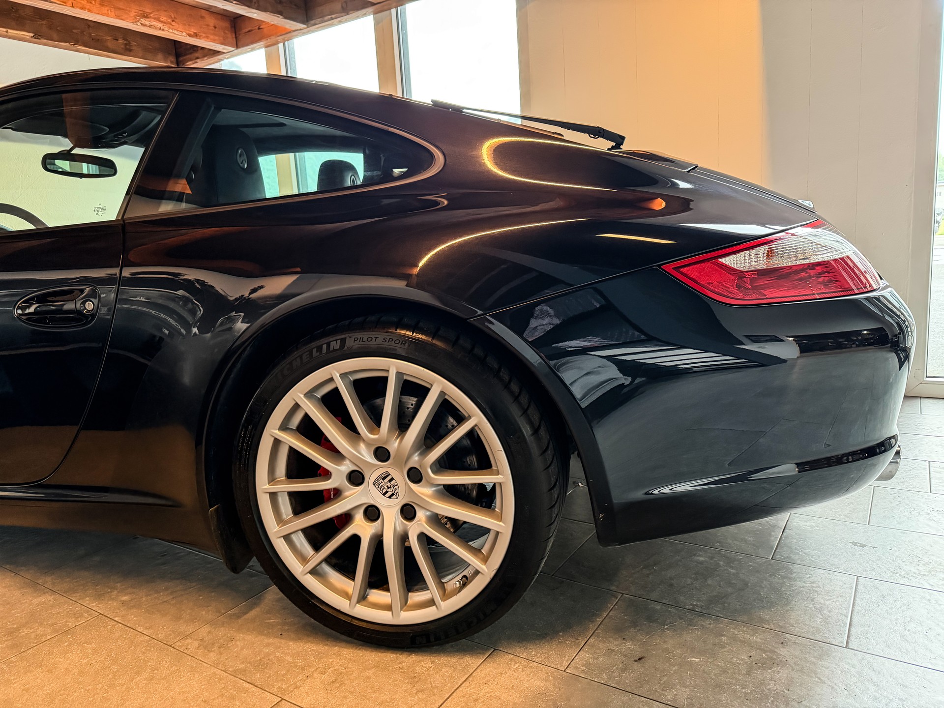 PORSCHE 911 Carrera S-image-6