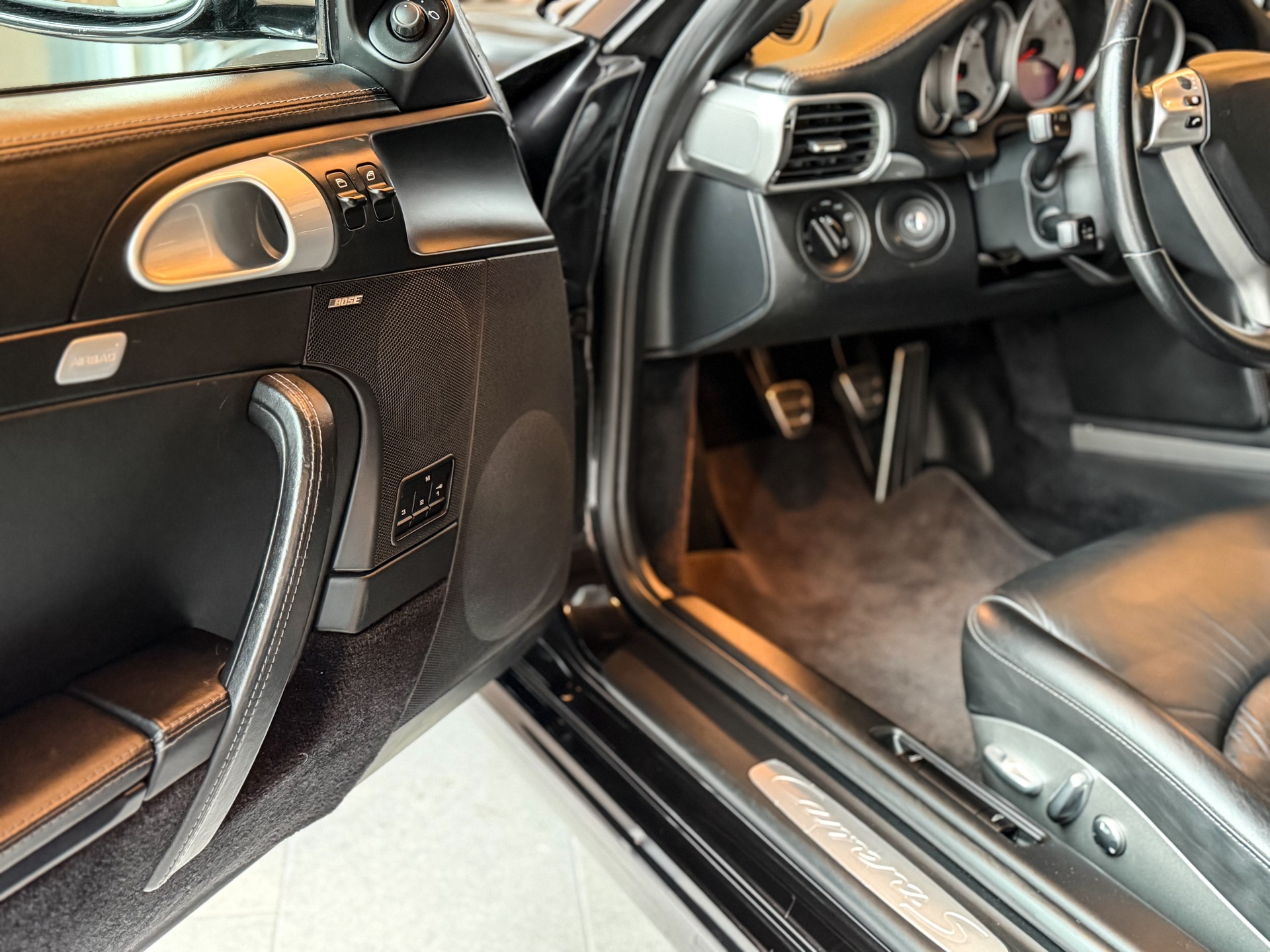 PORSCHE 911 Carrera S-image-11