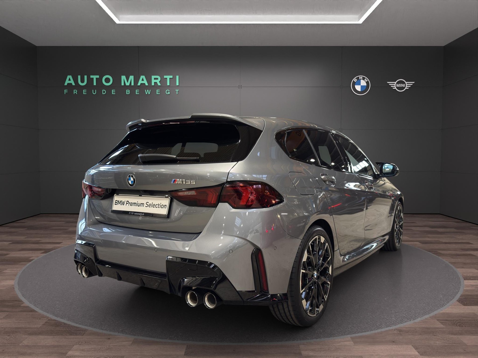 BMW M135i xDrive M Sport-showroom-element-3