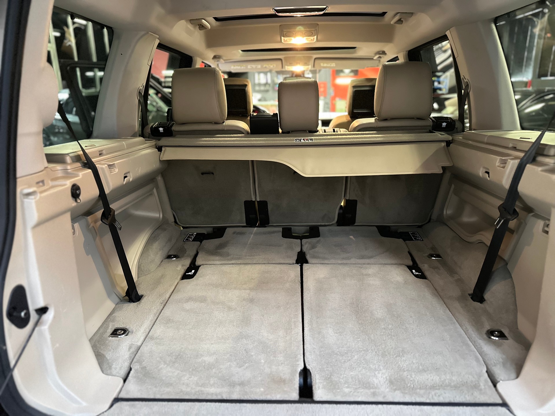 LAND ROVER Discovery 5.0 V8 HSE Automatic / ** Frisch ab MFK + Grossem Service ** / 7 Platz / Vollausstattung !!-image-24