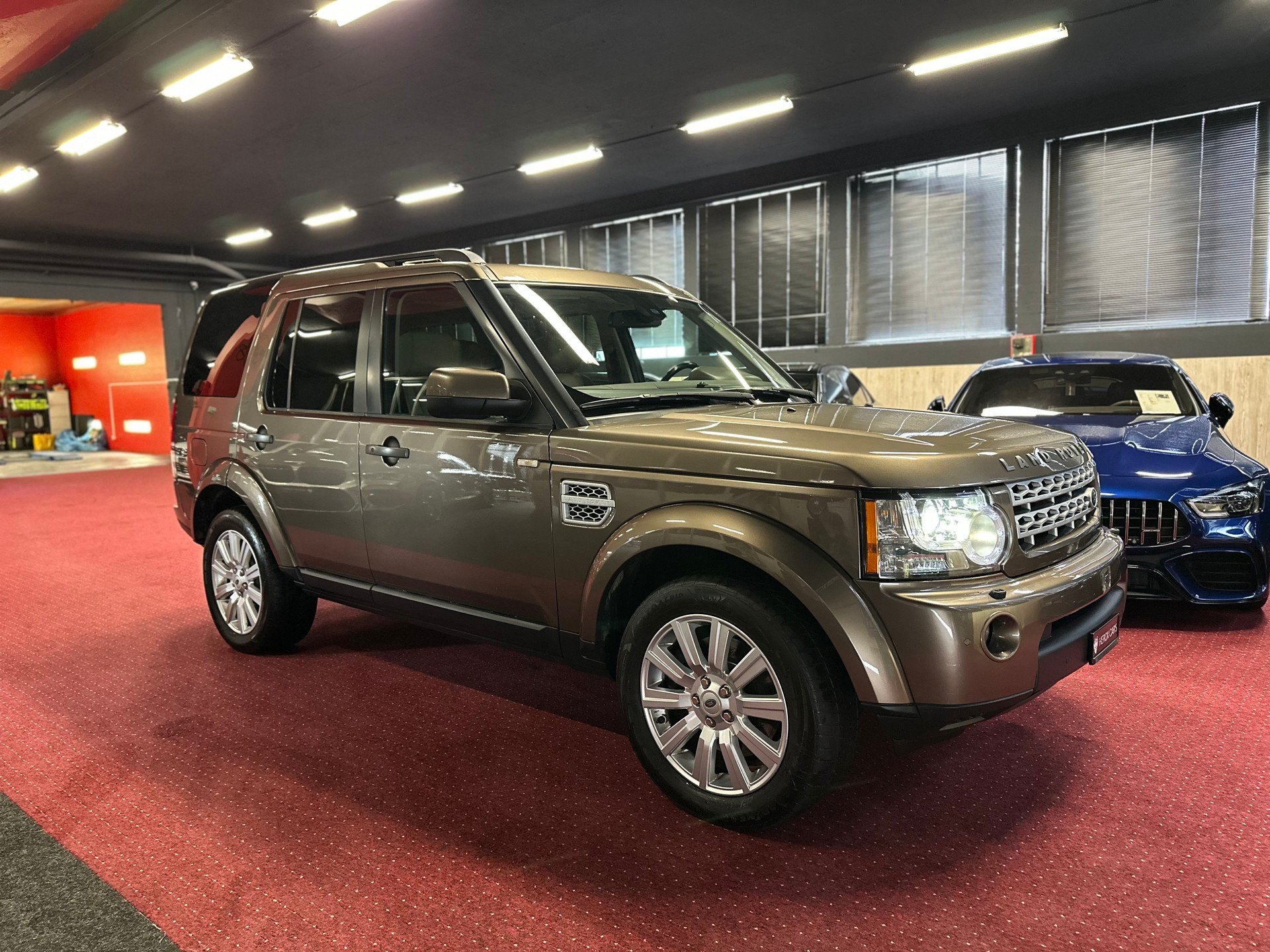 LAND ROVER Discovery 5.0 V8 HSE Automatic / ** Frisch ab MFK + Grossem Service ** / 7 Platz / Vollausstattung !!-showroom-element-3