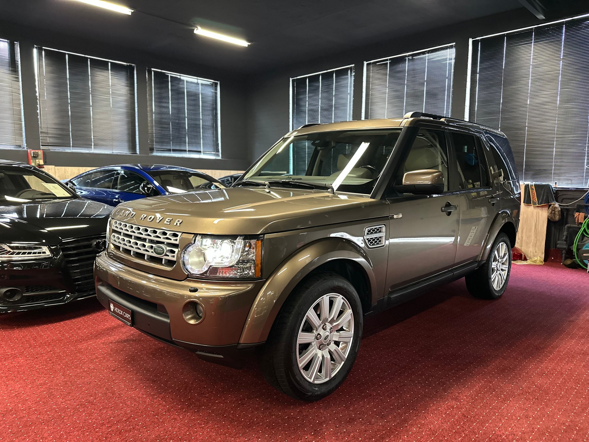 LAND ROVER Discovery 5.0 V8 HSE Automatic / ** Frisch ab MFK + Grossem Service ** / 7 Platz / Vollausstattung !!-image-8