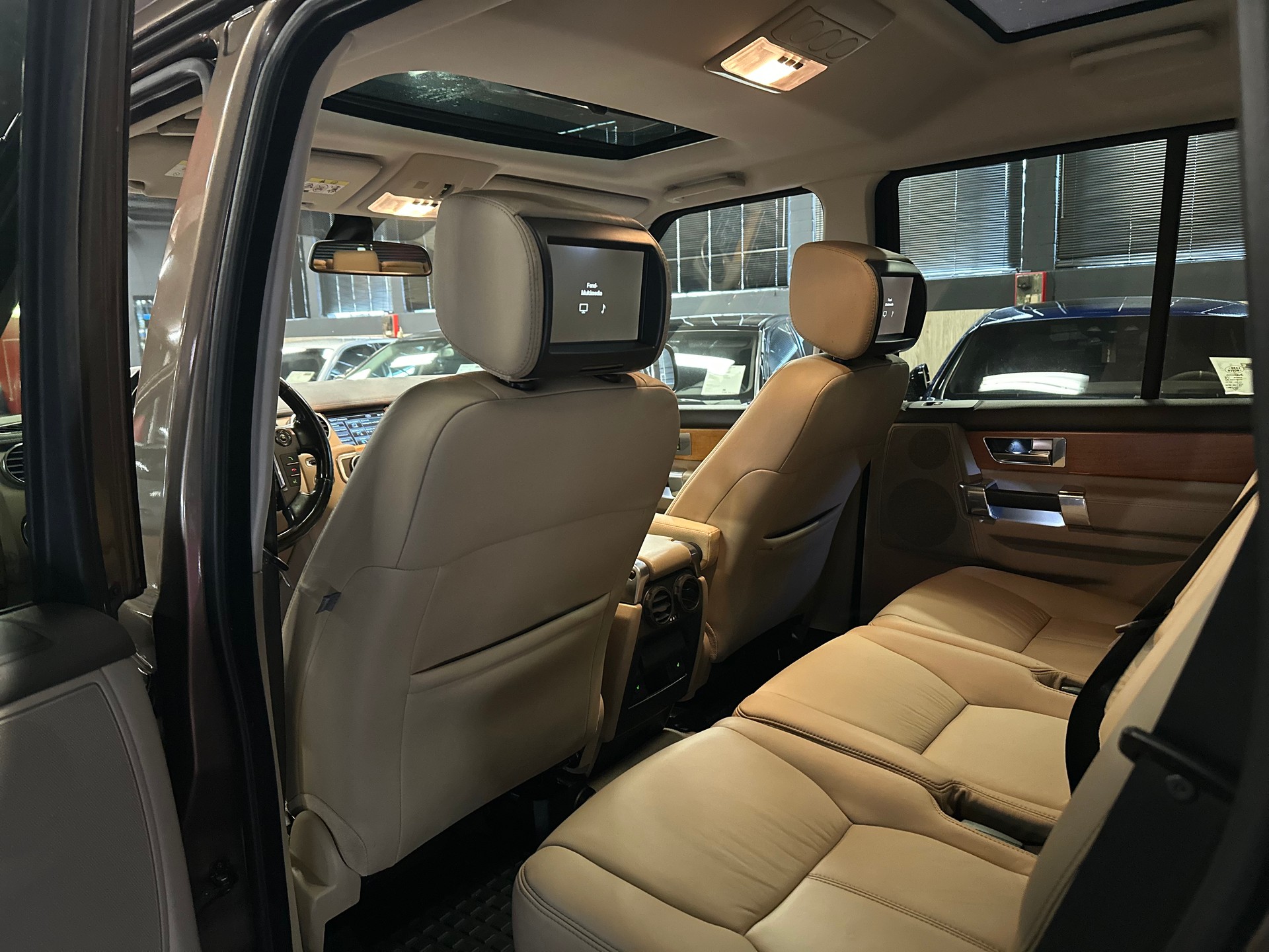 LAND ROVER Discovery 5.0 V8 HSE Automatic / ** Frisch ab MFK + Grossem Service ** / 7 Platz / Vollausstattung !!-image-20