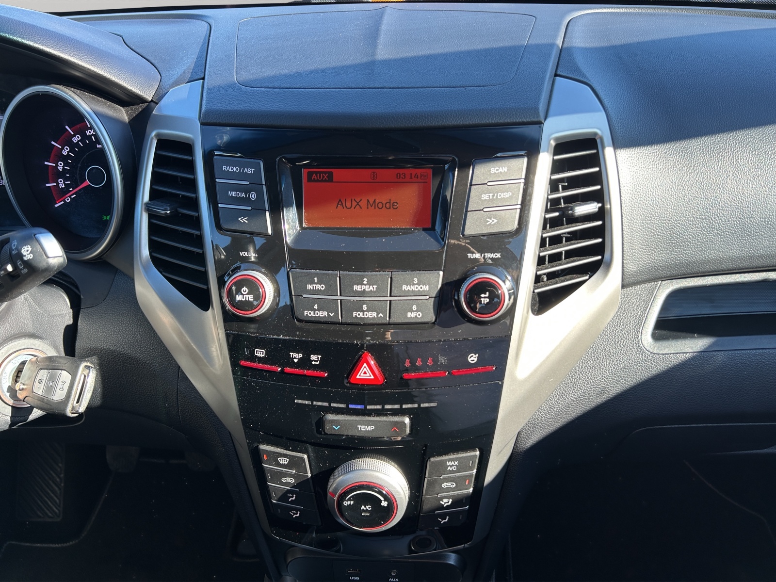 KGM-SsangYong Tivoli 1.6 e-XGi Cityscape 2WD-image-13