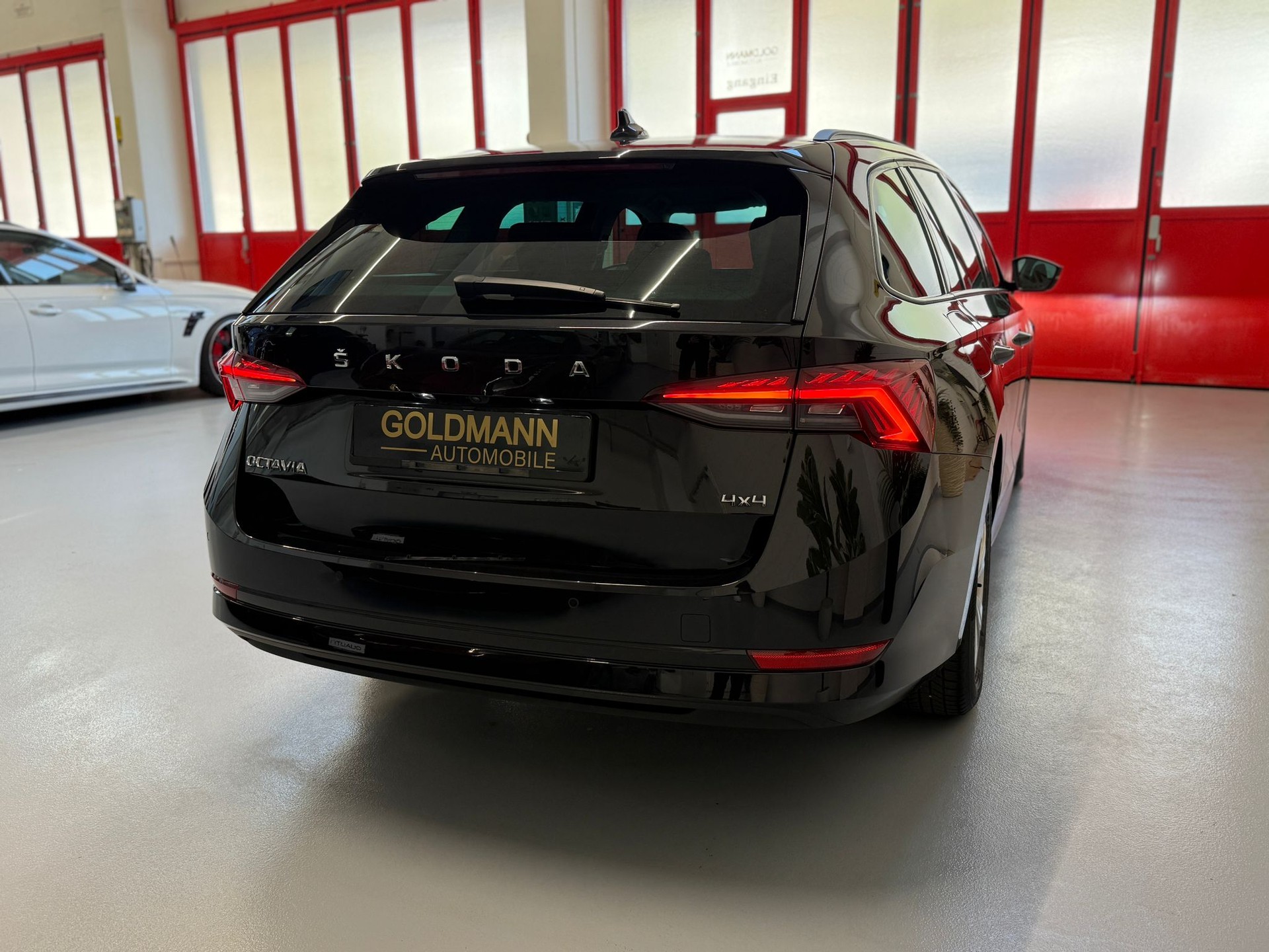 SKODA Octavia Combi 2.0 TDI DSG Ambition 4x4-image-16