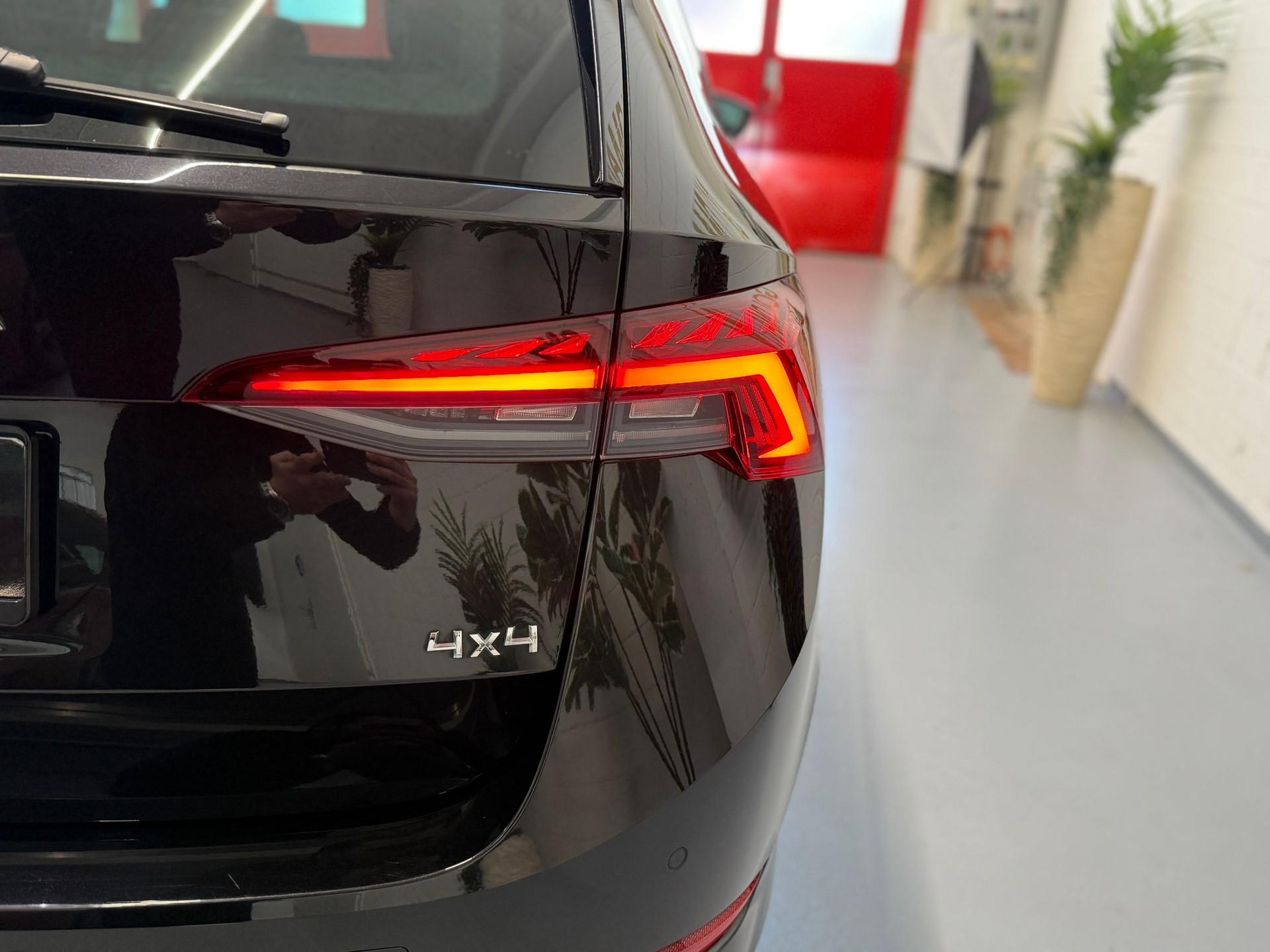 SKODA Octavia Combi 2.0 TDI DSG Ambition 4x4-image-17