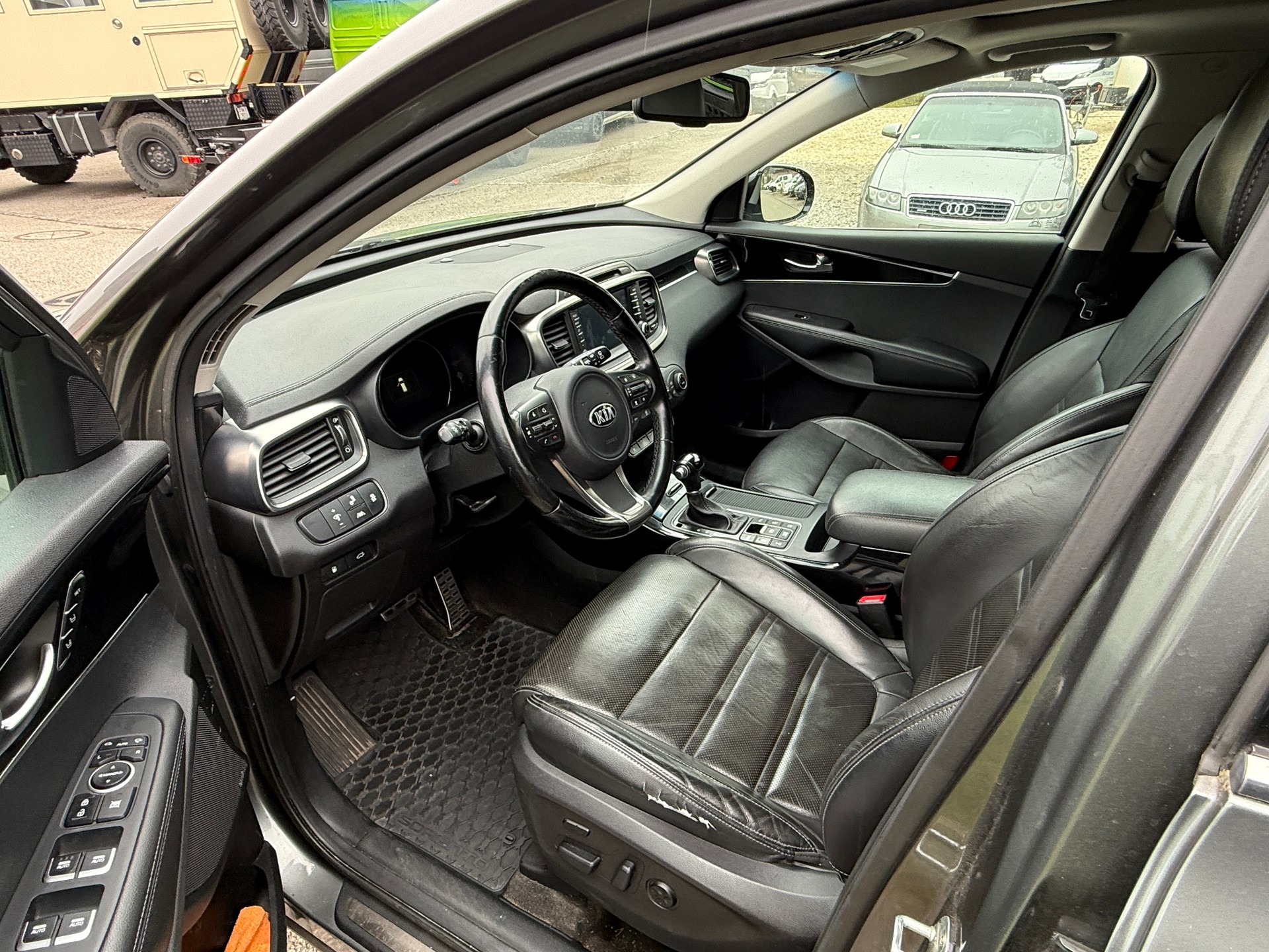 KIA Sorento 2.2 CRDI Style 5P. Automatic-image-6