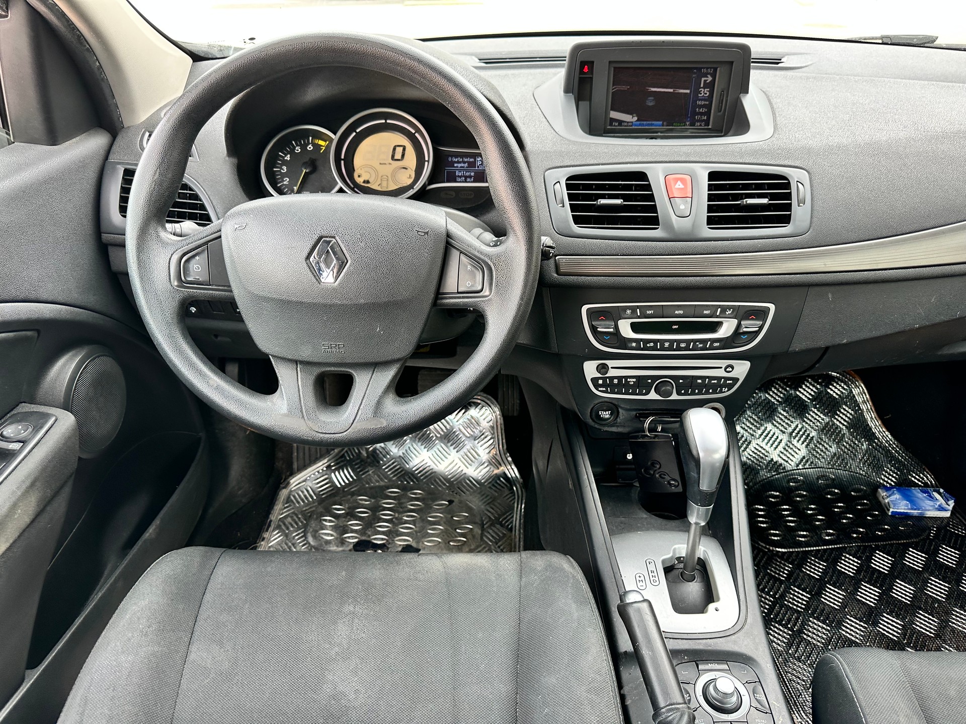 RENAULT Mégane Grandtour 2.0 16V Dynamique CVT-image-9