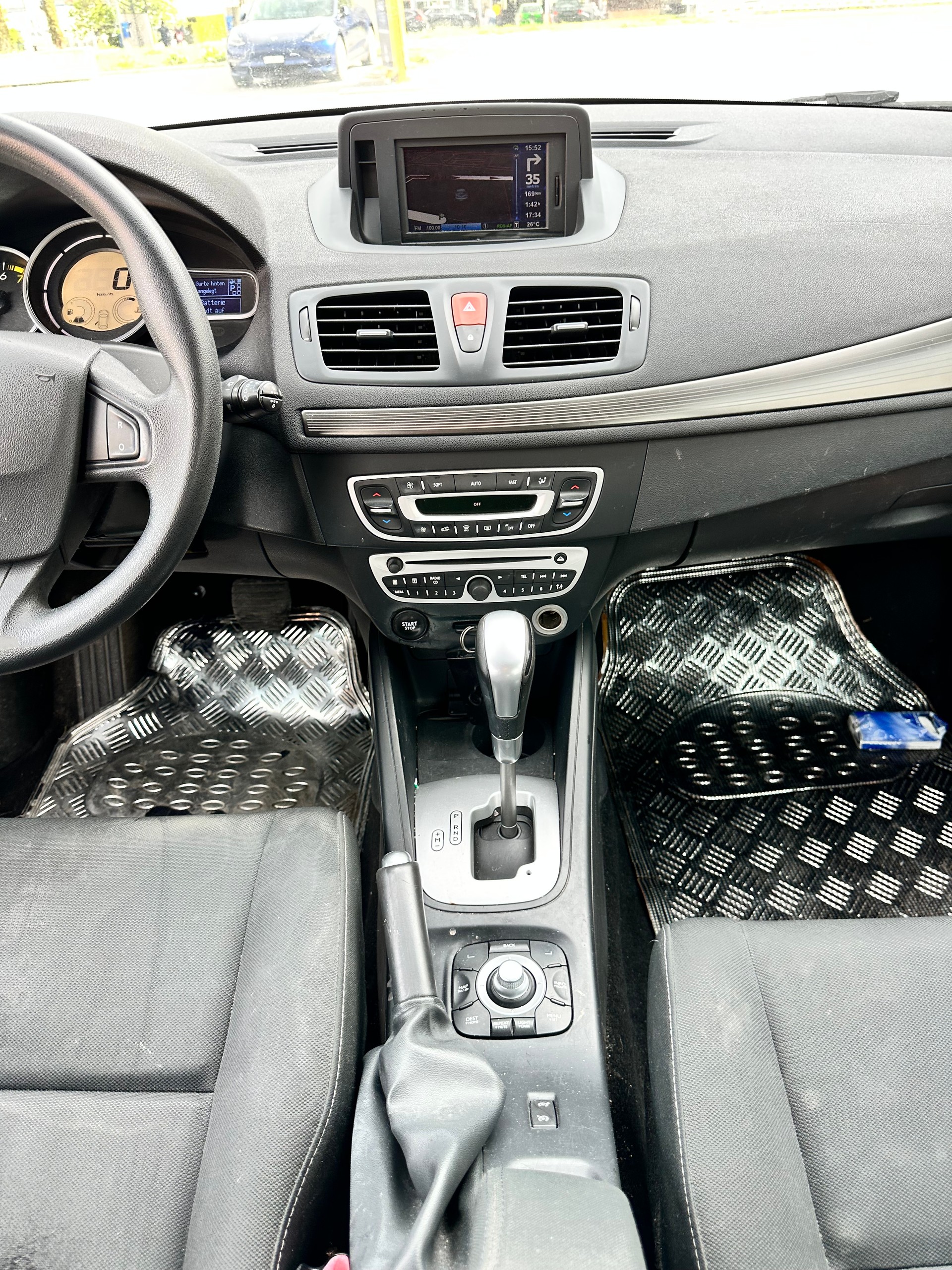 RENAULT Mégane Grandtour 2.0 16V Dynamique CVT-image-8