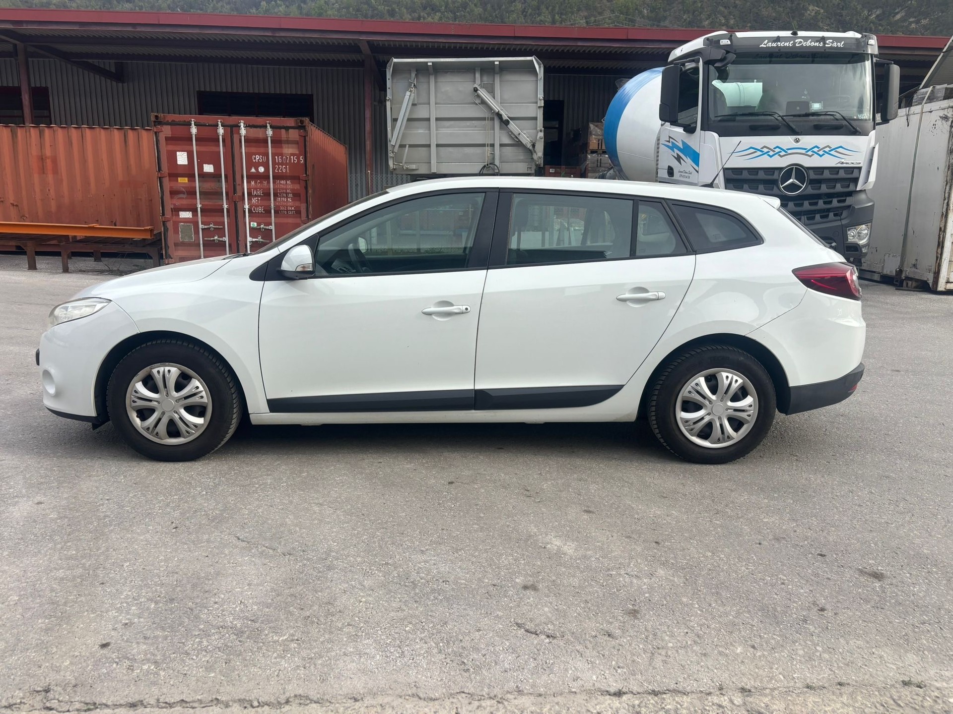 RENAULT Mégane Grandtour 2.0 16V Dynamique CVT-image-2