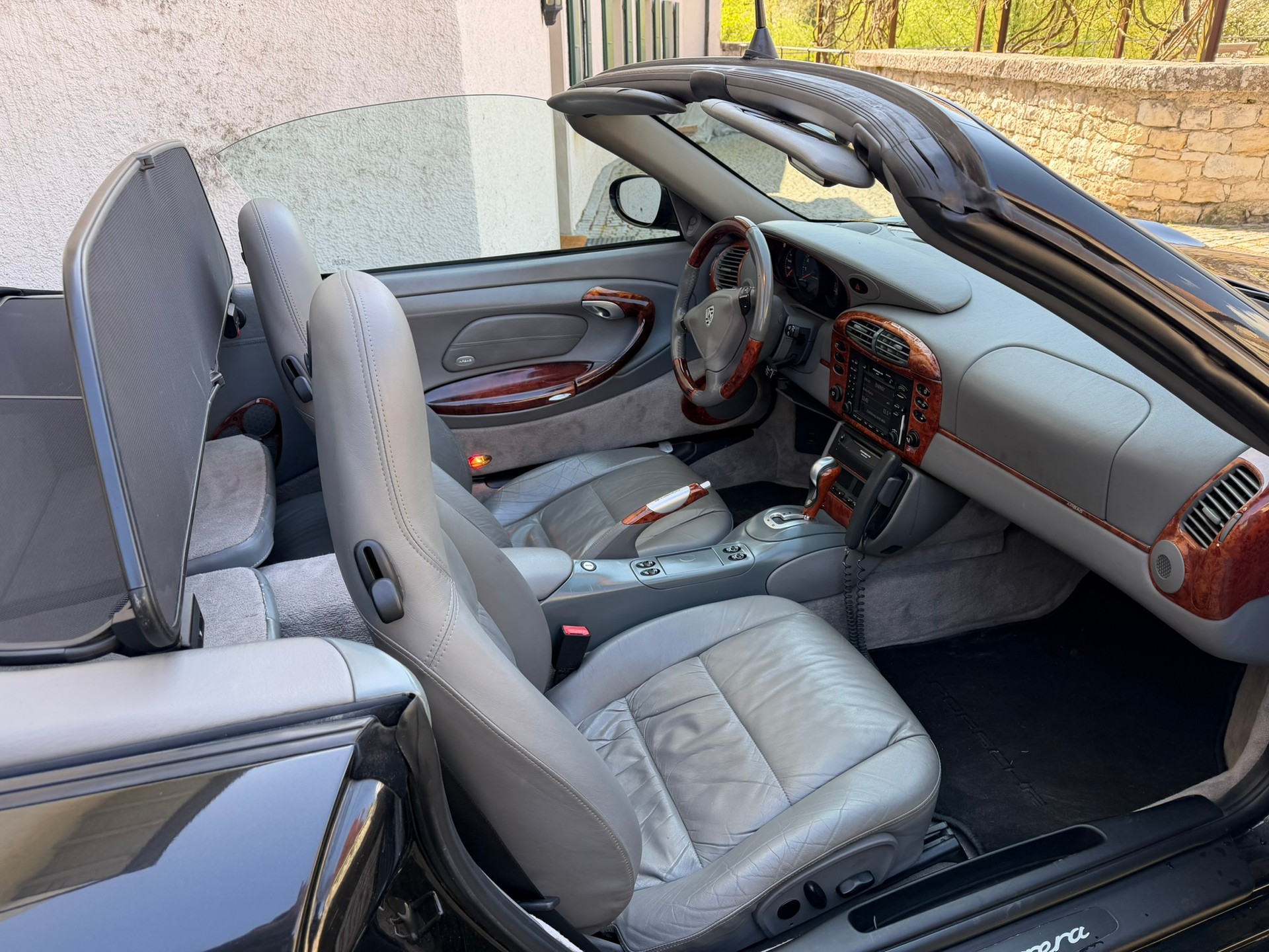 PORSCHE 911 Carrera Cabrio-image-7