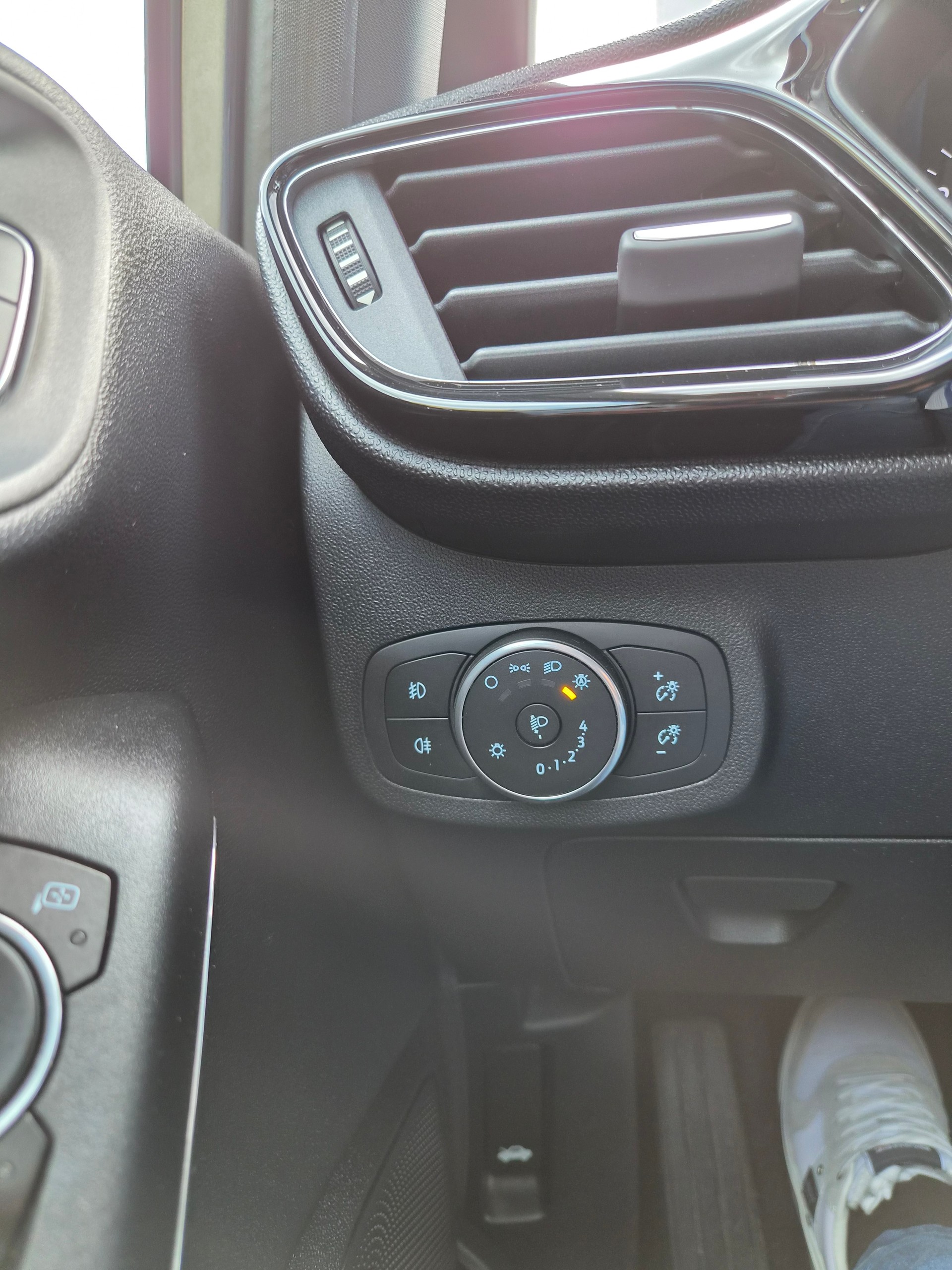 FORD Fiesta 1.0 SCTi Titanium PowerShift-image-12