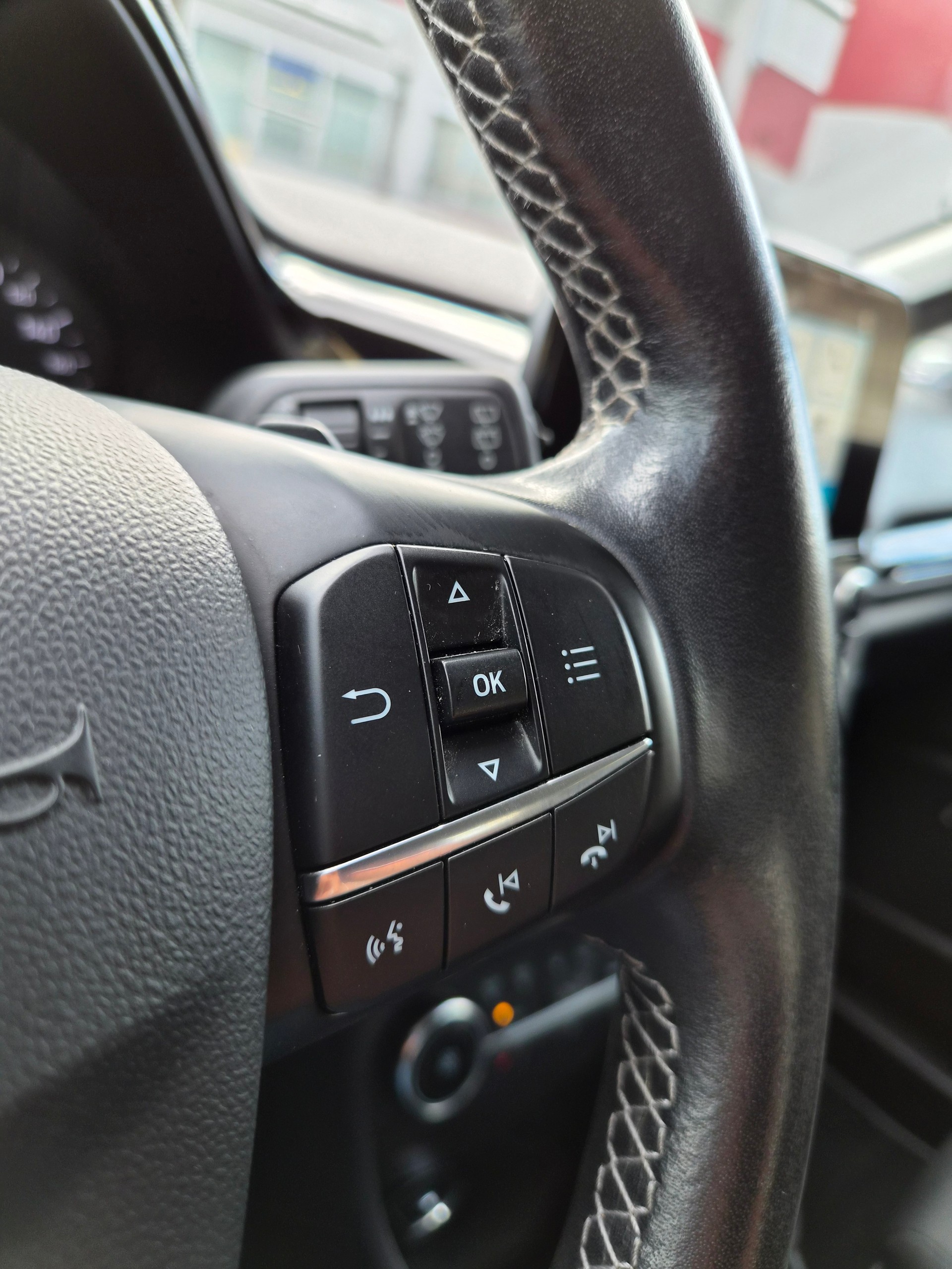 FORD Fiesta 1.0 SCTi Titanium PowerShift-image-10