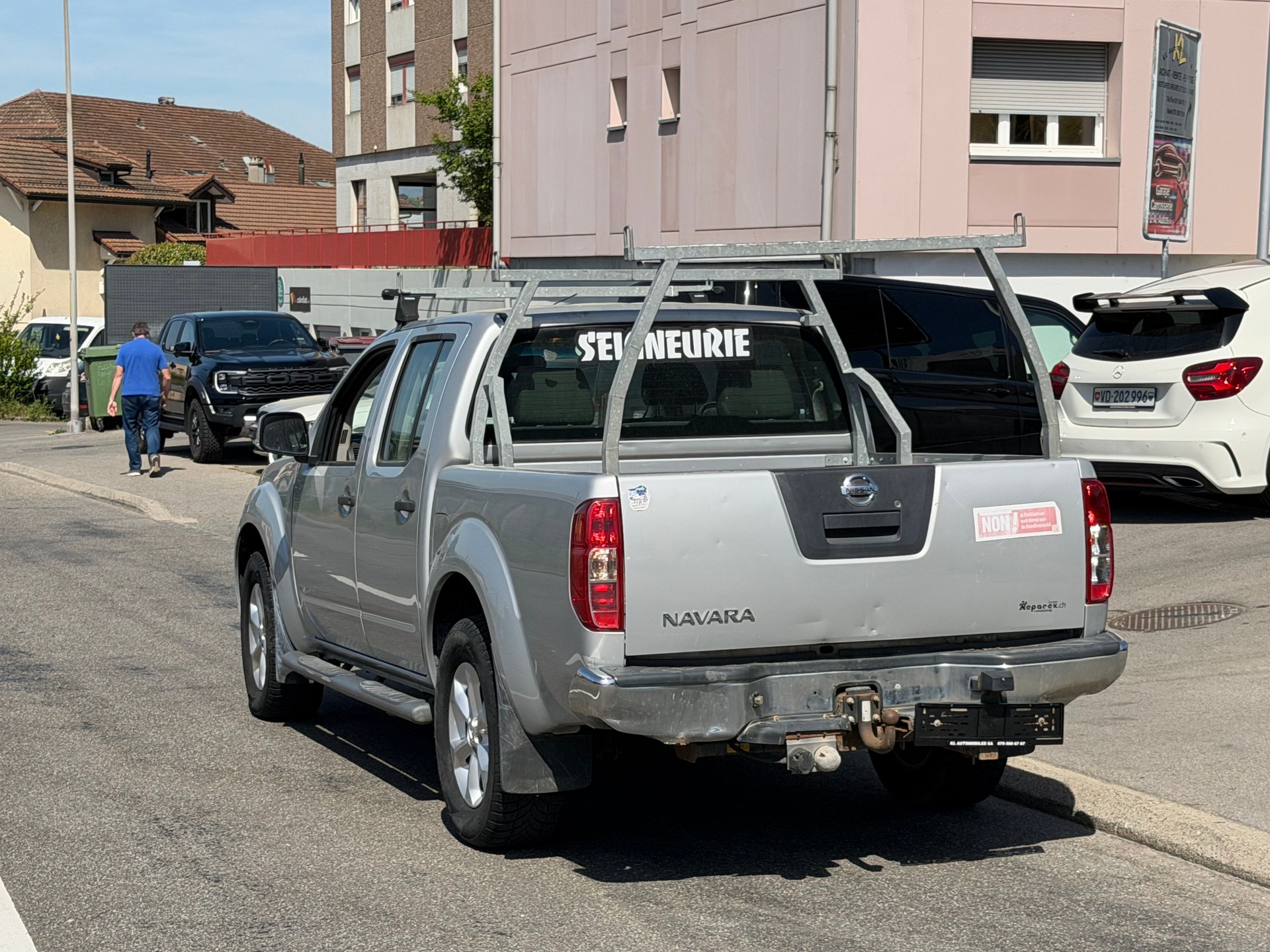 NISSAN Navara Double Cab SE 2.5 dCi 4WD-image-5