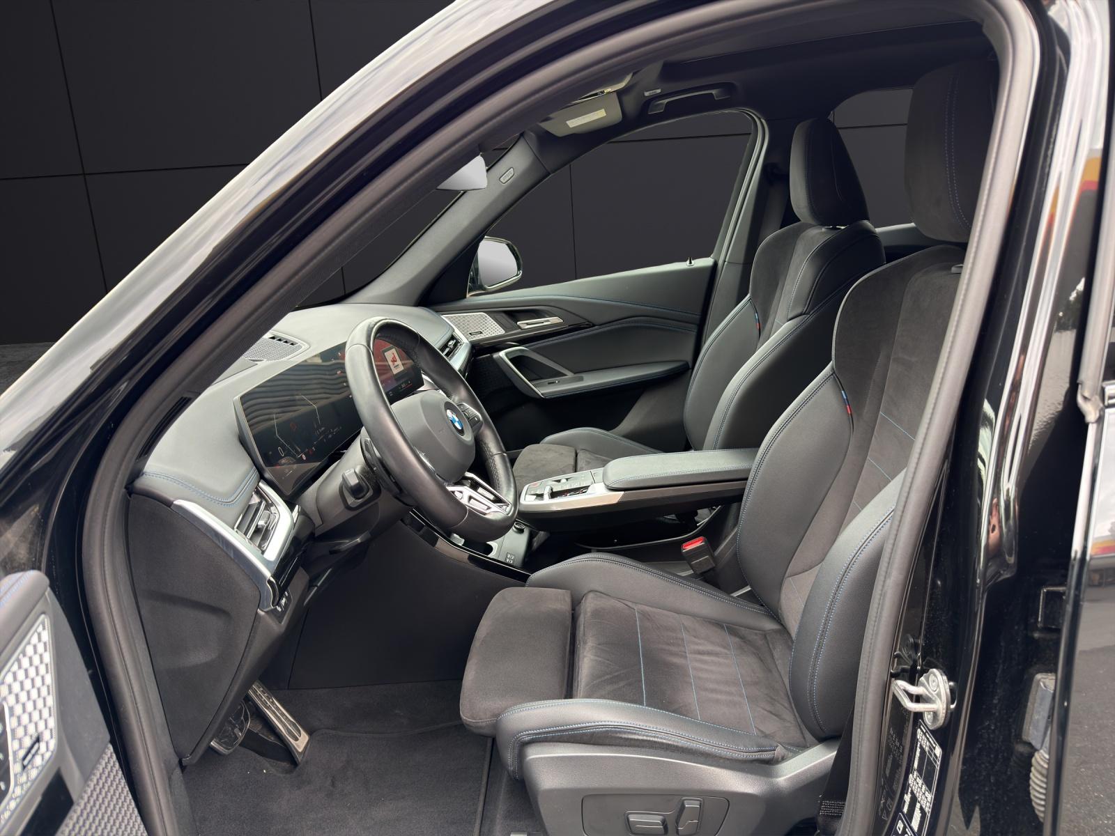 BMW X1 23d xDrive paddles-showroom-element-1