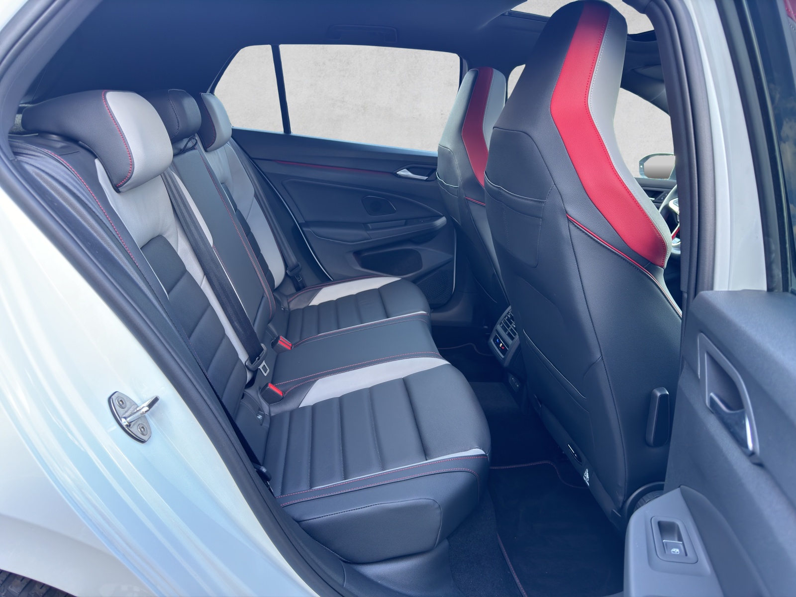 VW Golf 2.0 TSI GTI DSG-image-15