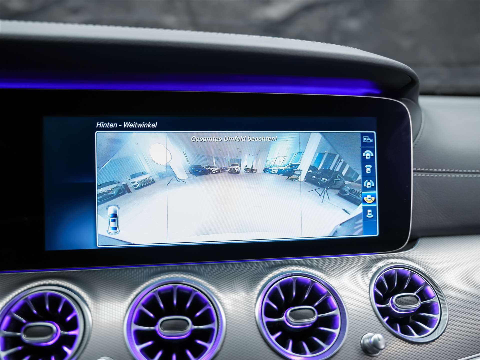 MERCEDES-BENZ E 220 d AMG Line 9G-Tronic *CH-Auto*360° Kamera*Head Up*Burmester*-image-37