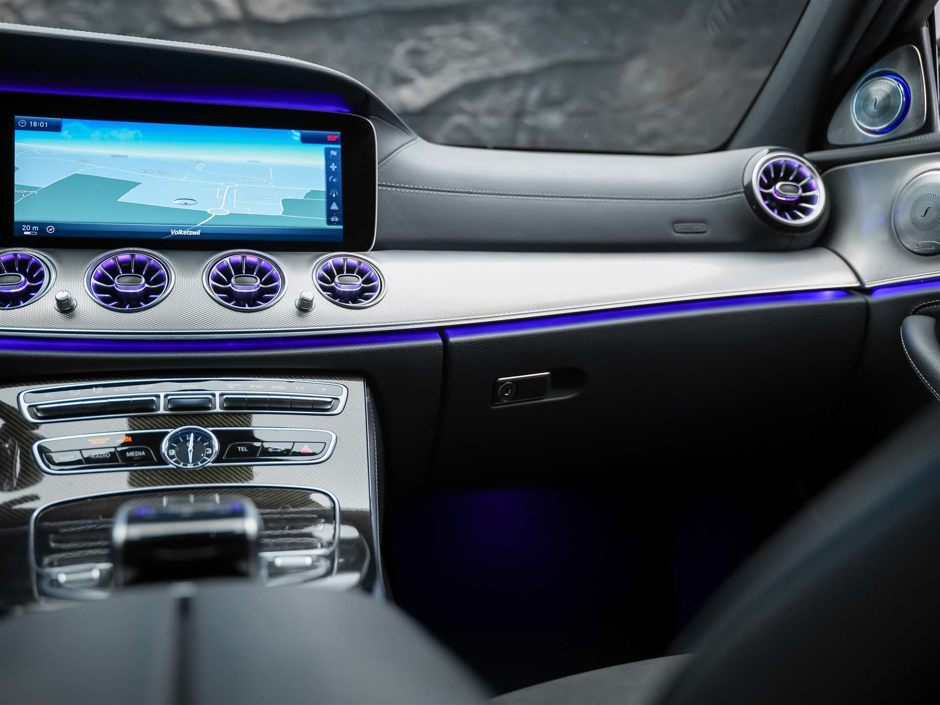 MERCEDES-BENZ E 220 d AMG Line 9G-Tronic *CH-Auto*360° Kamera*Head Up*Burmester*-image-19