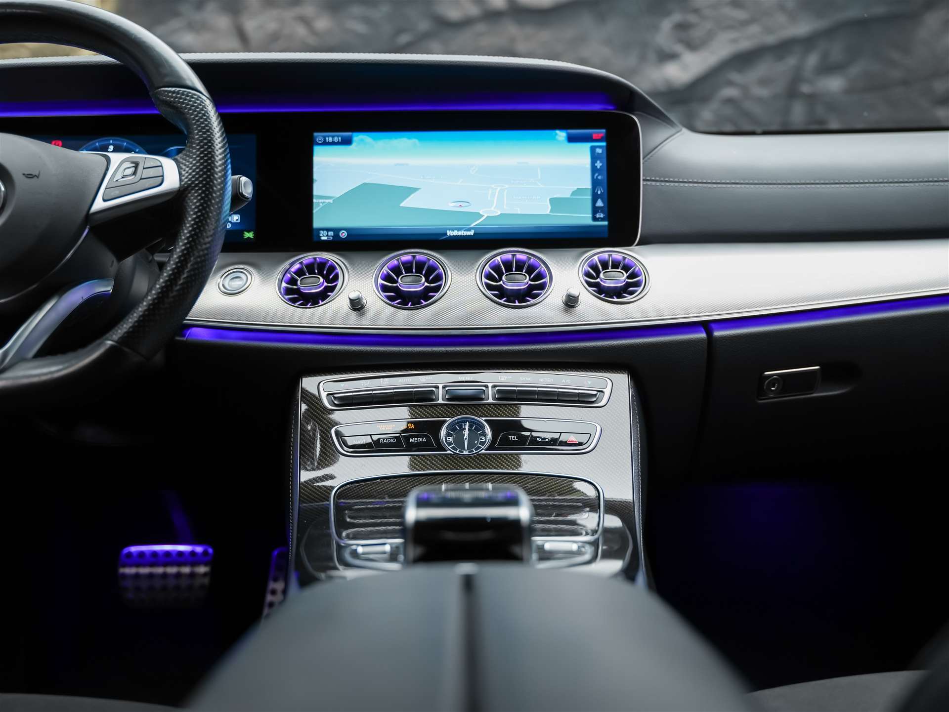 MERCEDES-BENZ E 220 d AMG Line 9G-Tronic *CH-Auto*360° Kamera*Head Up*Burmester*-image-18