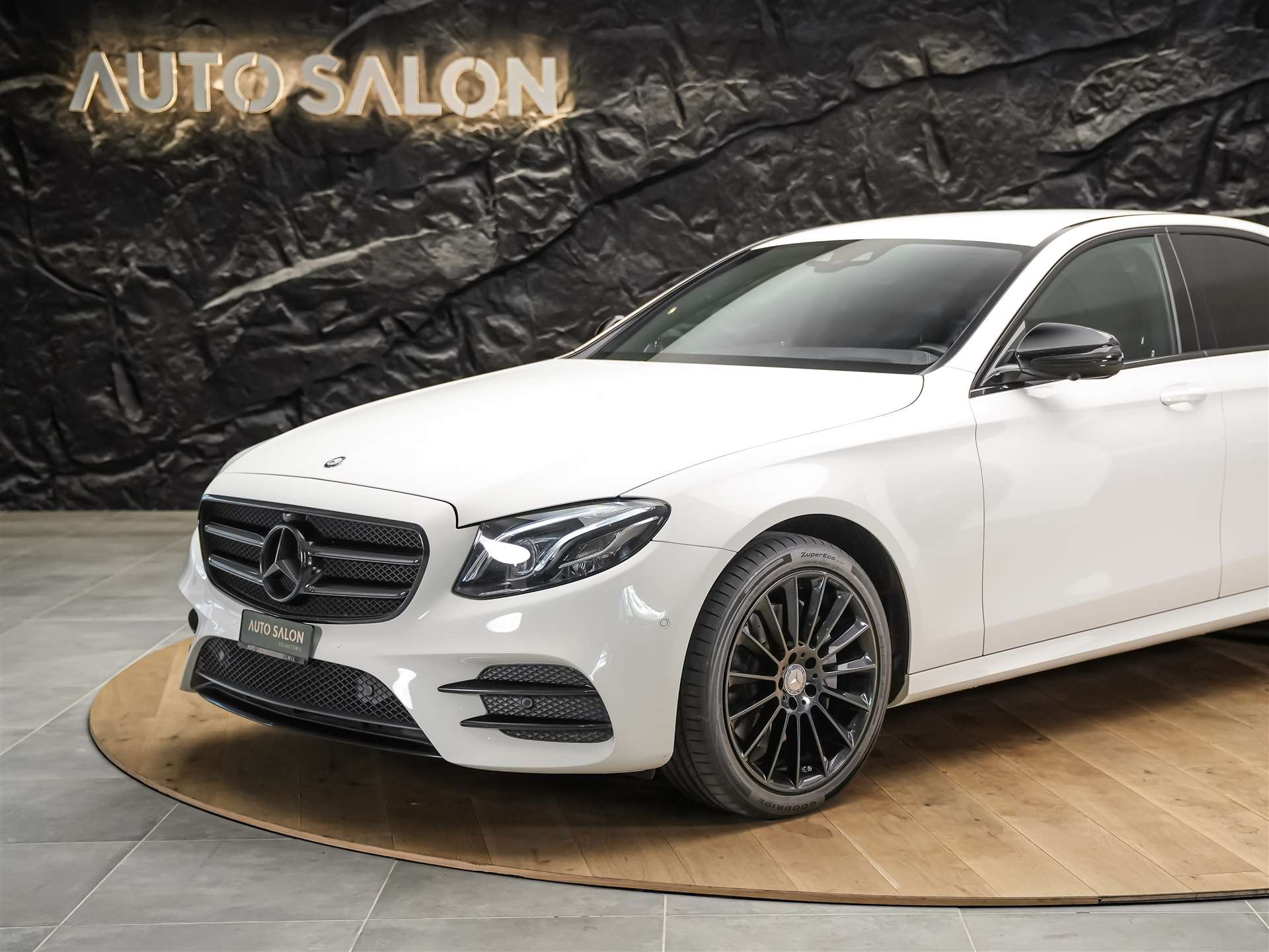 MERCEDES-BENZ E 220 d AMG Line 9G-Tronic *CH-Auto*360° Kamera*Head Up*Burmester*-image-13