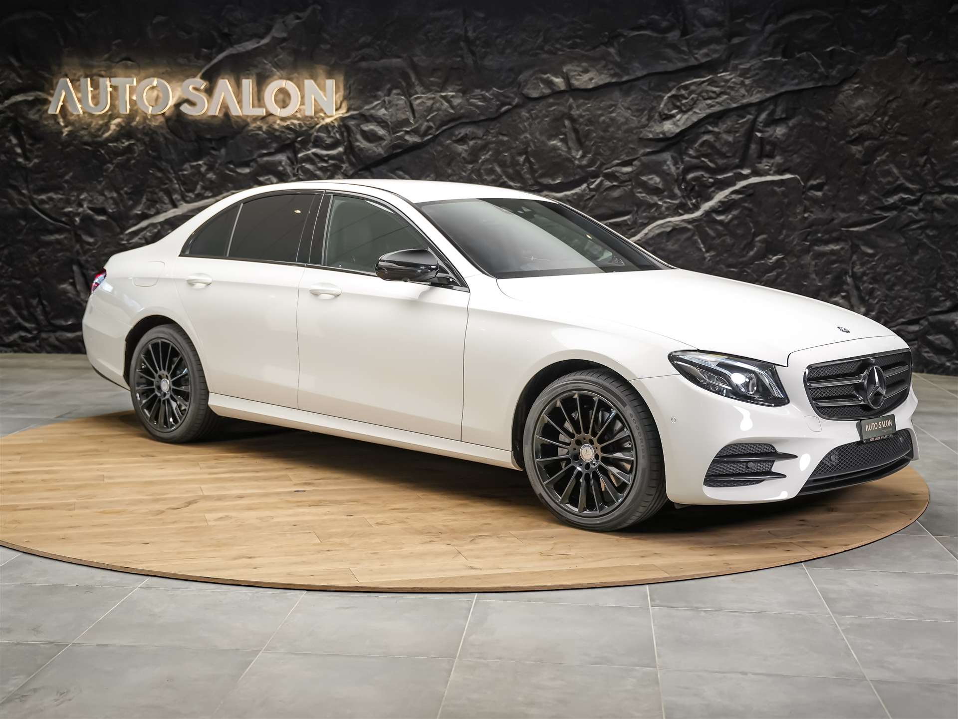MERCEDES-BENZ E 220 d AMG Line 9G-Tronic *CH-Auto*360° Kamera*Head Up*Burmester*-image-6