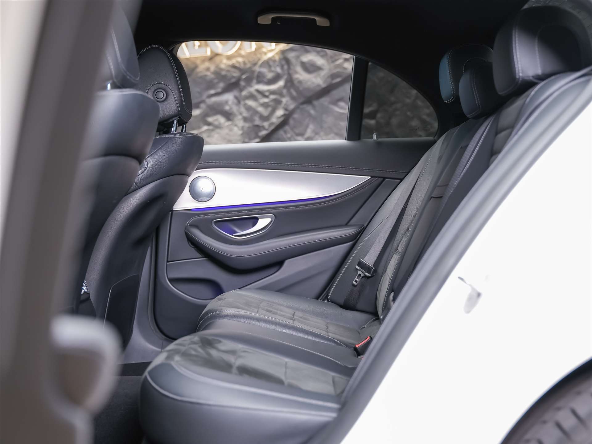 MERCEDES-BENZ E 220 d AMG Line 9G-Tronic *CH-Auto*360° Kamera*Head Up*Burmester*-image-11