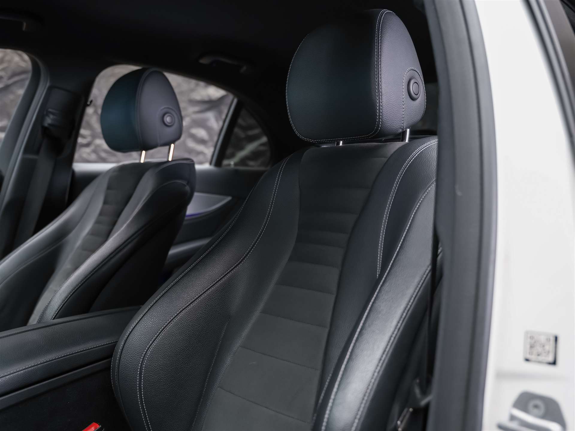 MERCEDES-BENZ E 220 d AMG Line 9G-Tronic *CH-Auto*360° Kamera*Head Up*Burmester*-image-10