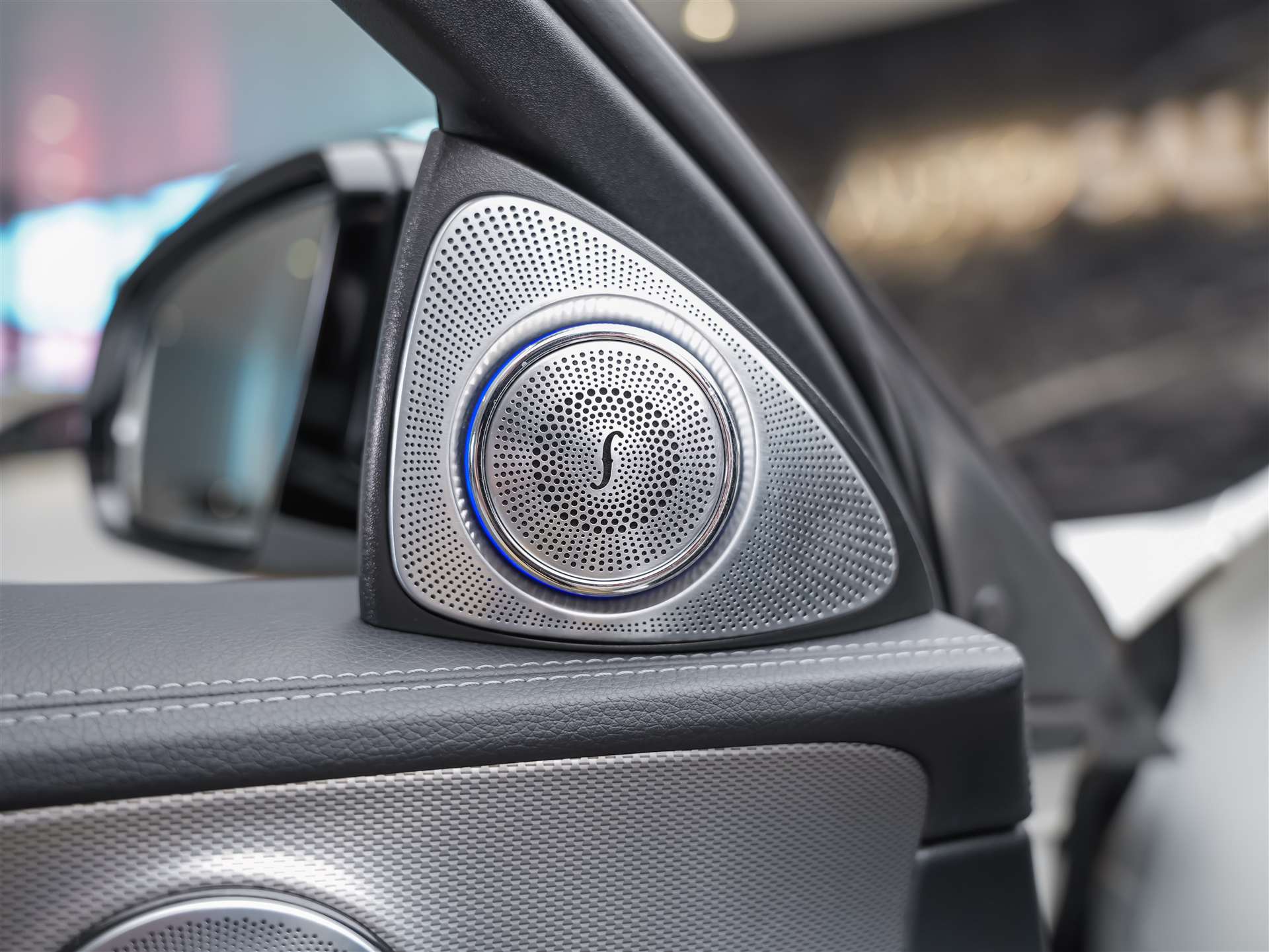 MERCEDES-BENZ E 220 d AMG Line 9G-Tronic *CH-Auto*360° Kamera*Head Up*Burmester*-image-24