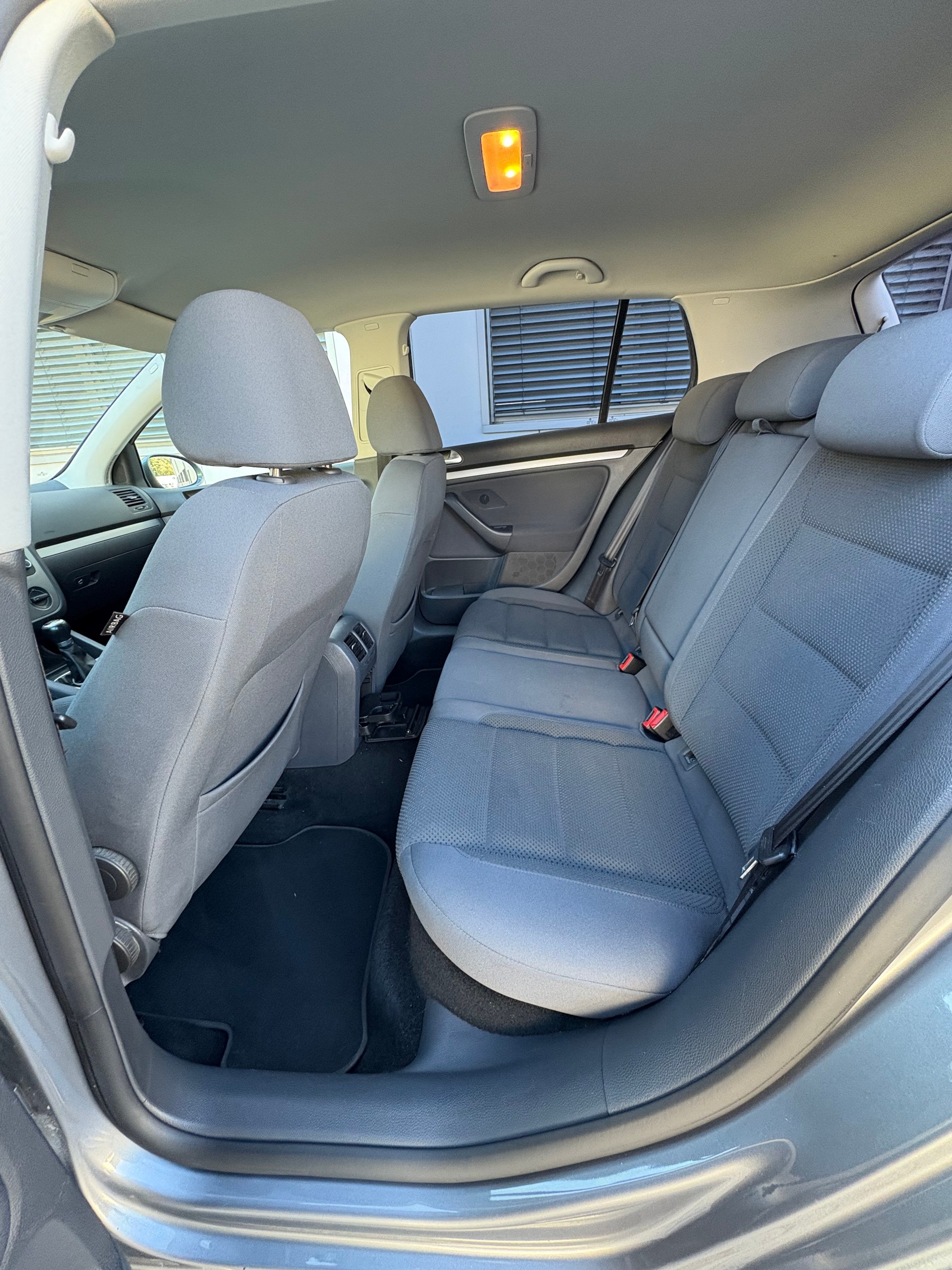 VW Golf 1.9 TDI Comfortline 4Motion-image-13