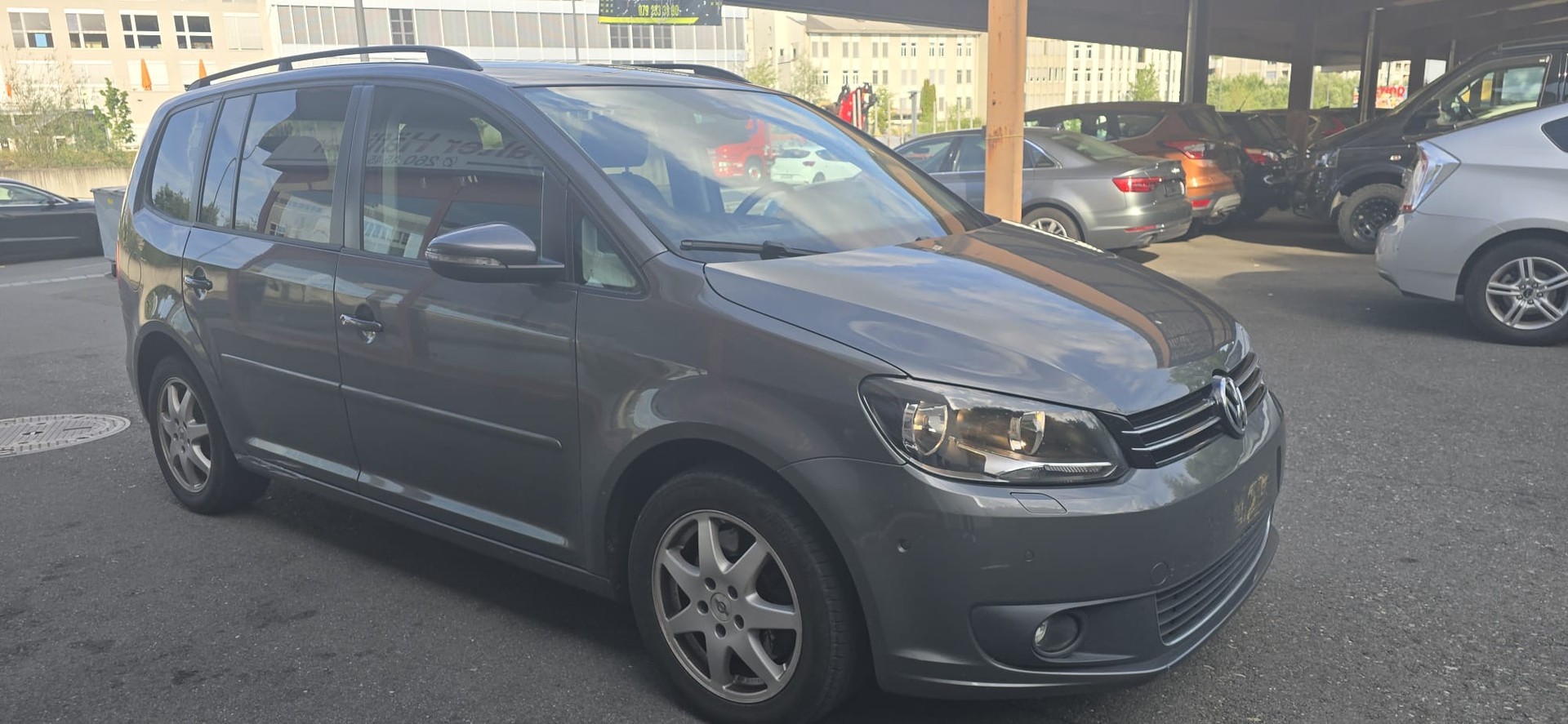 VW Touran 2.0 TDI BMT Comfortline DSG-image-2