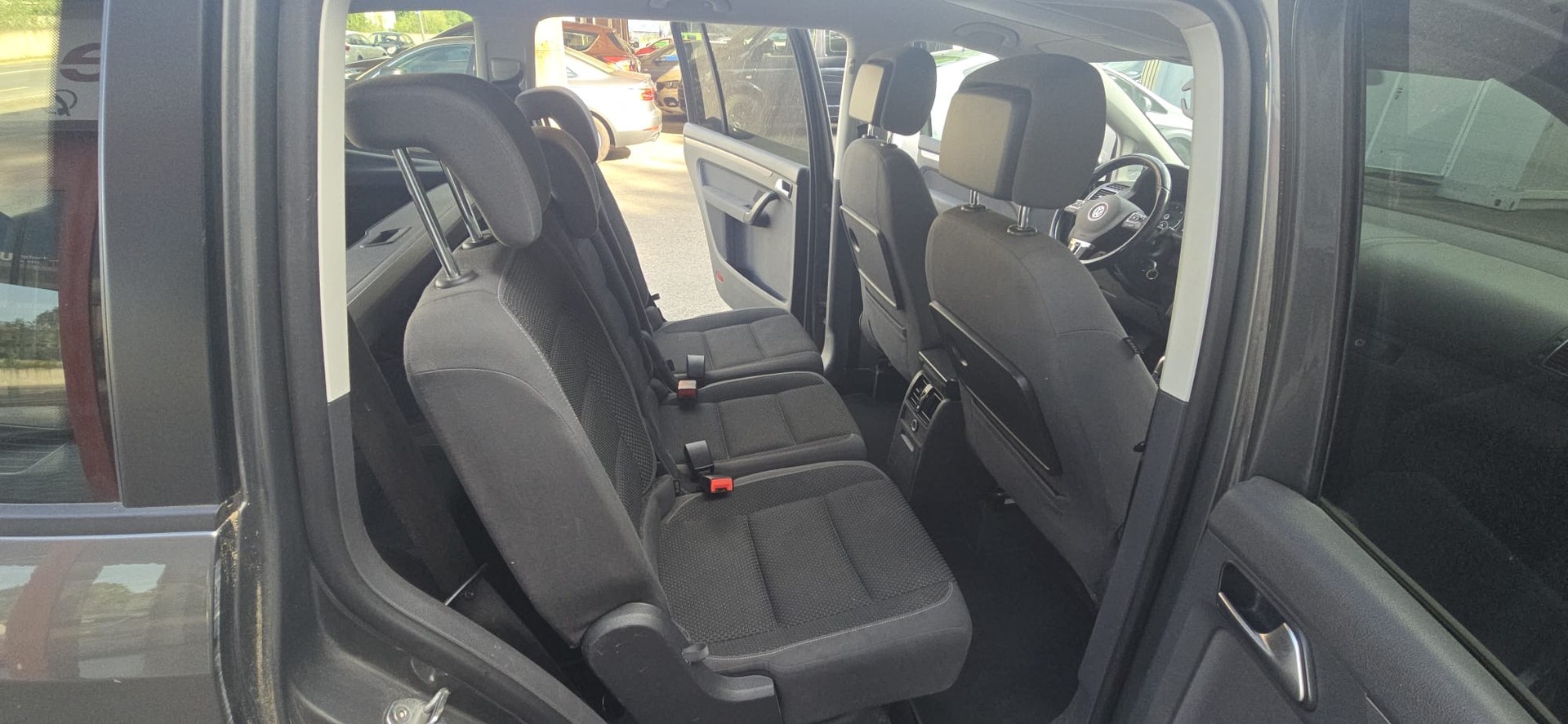 VW Touran 2.0 TDI BMT Comfortline DSG-image-8