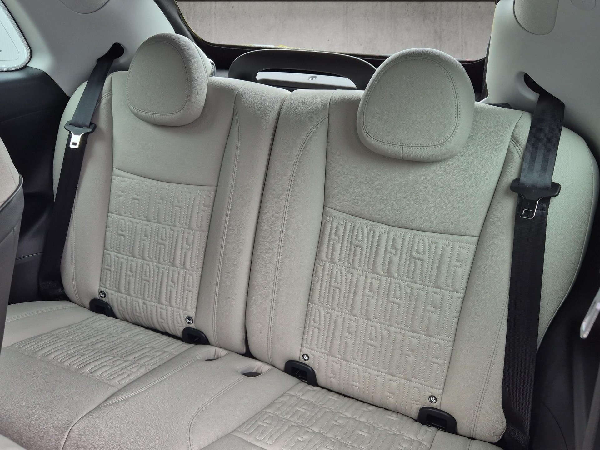 FIAT 500 Cabrio La Prima-image-12