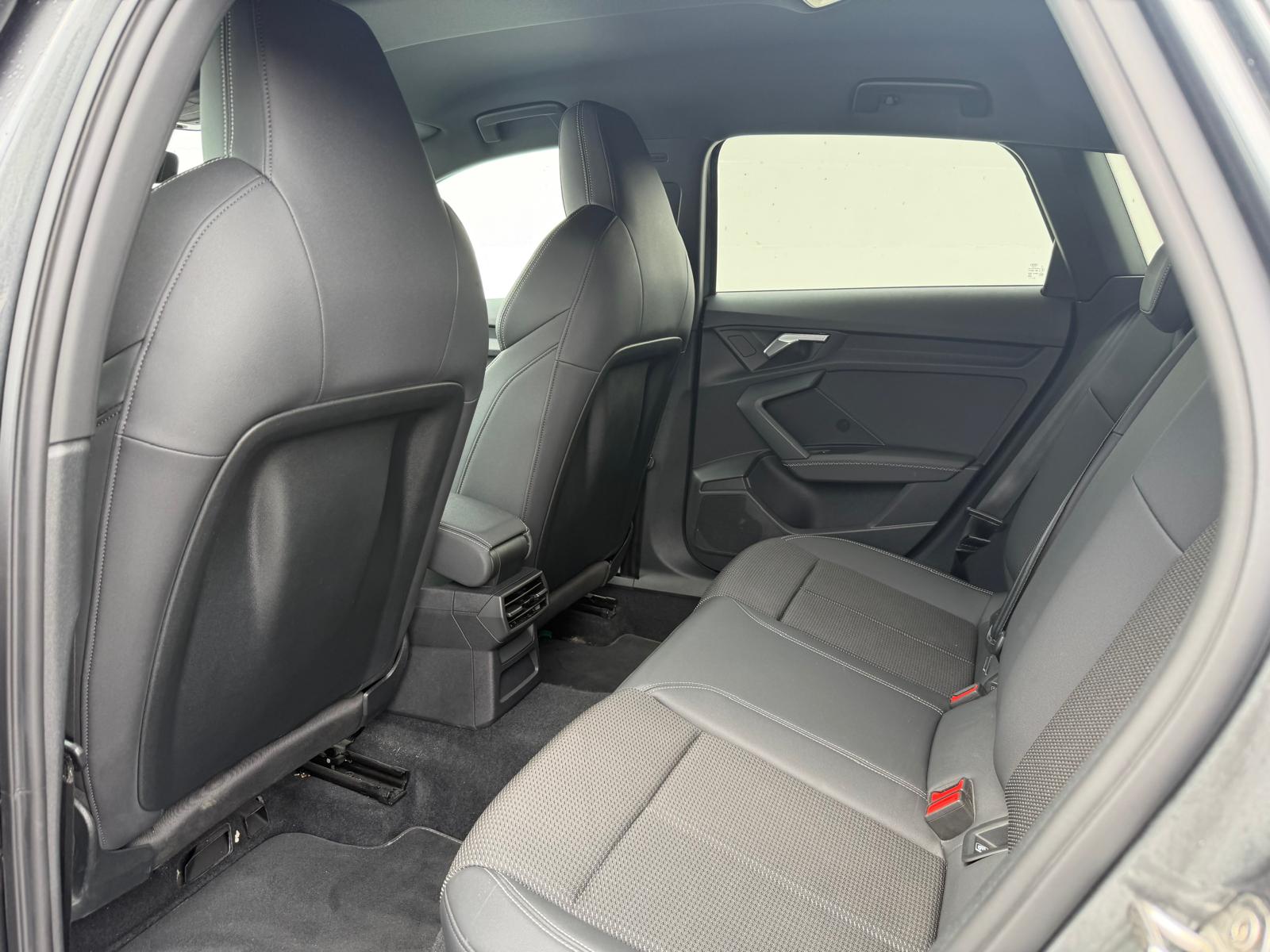 AUDI A3 Sportback 35 TFSI S line Attraction S-tronic-image-8