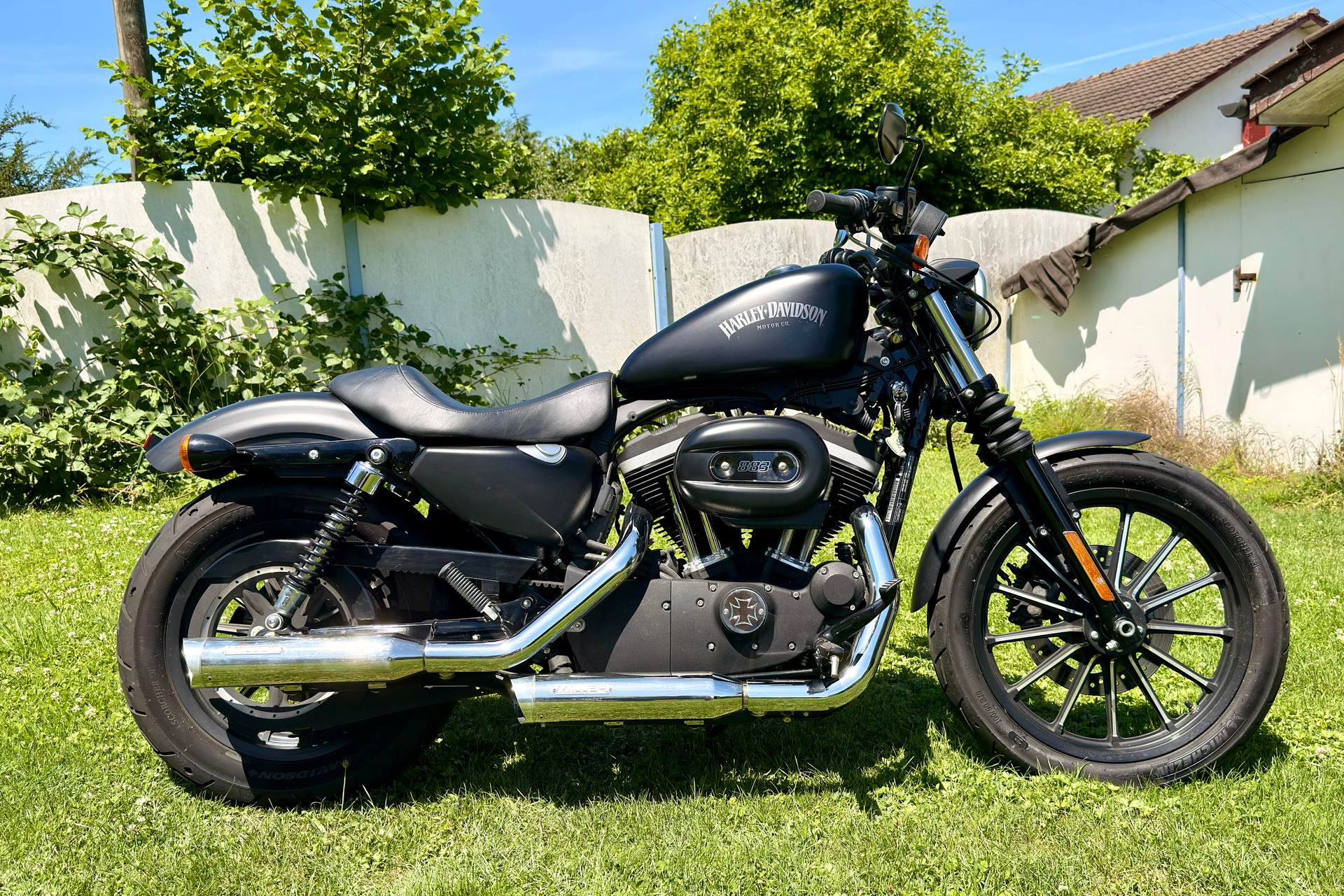 HARLEY-DAVIDSON XL 883 N Sportster Iron-image-0