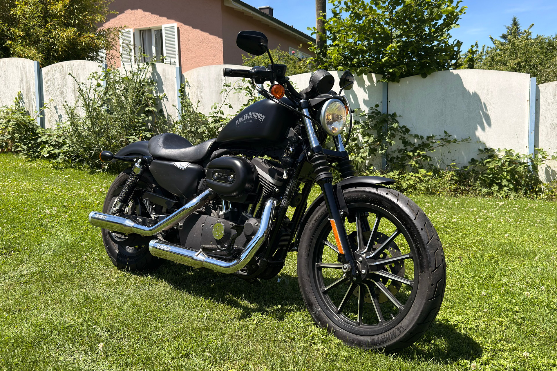 HARLEY-DAVIDSON XL 883 N Sportster Iron-image-3