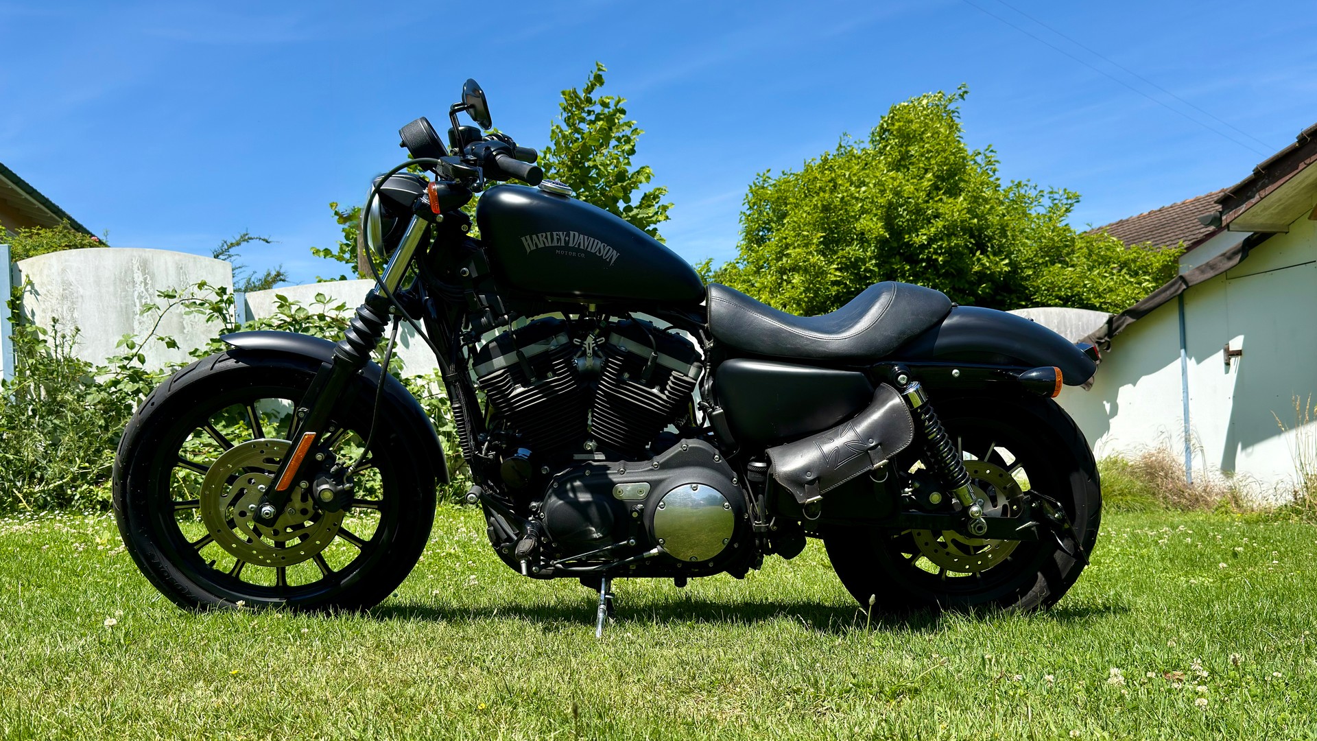 HARLEY-DAVIDSON XL 883 N Sportster Iron-image-1