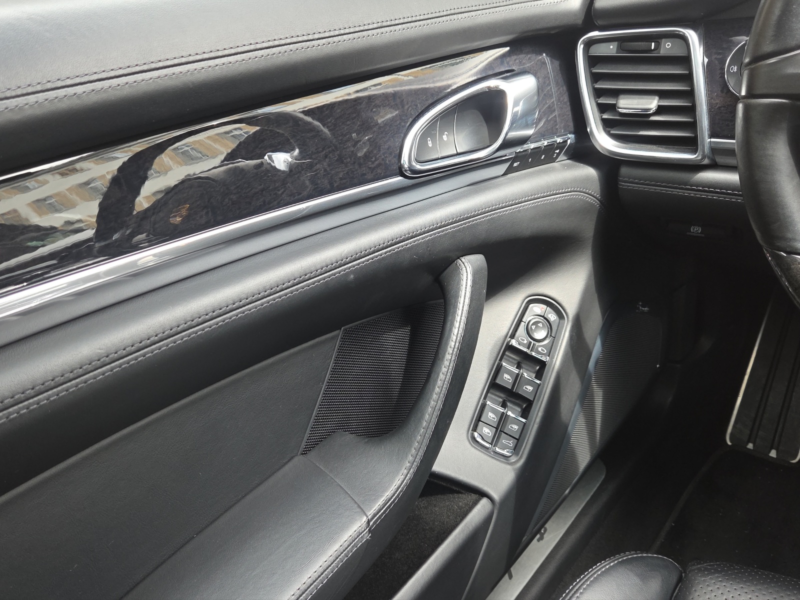 PORSCHE Panamera Turbo 4.8 PDK-image-15