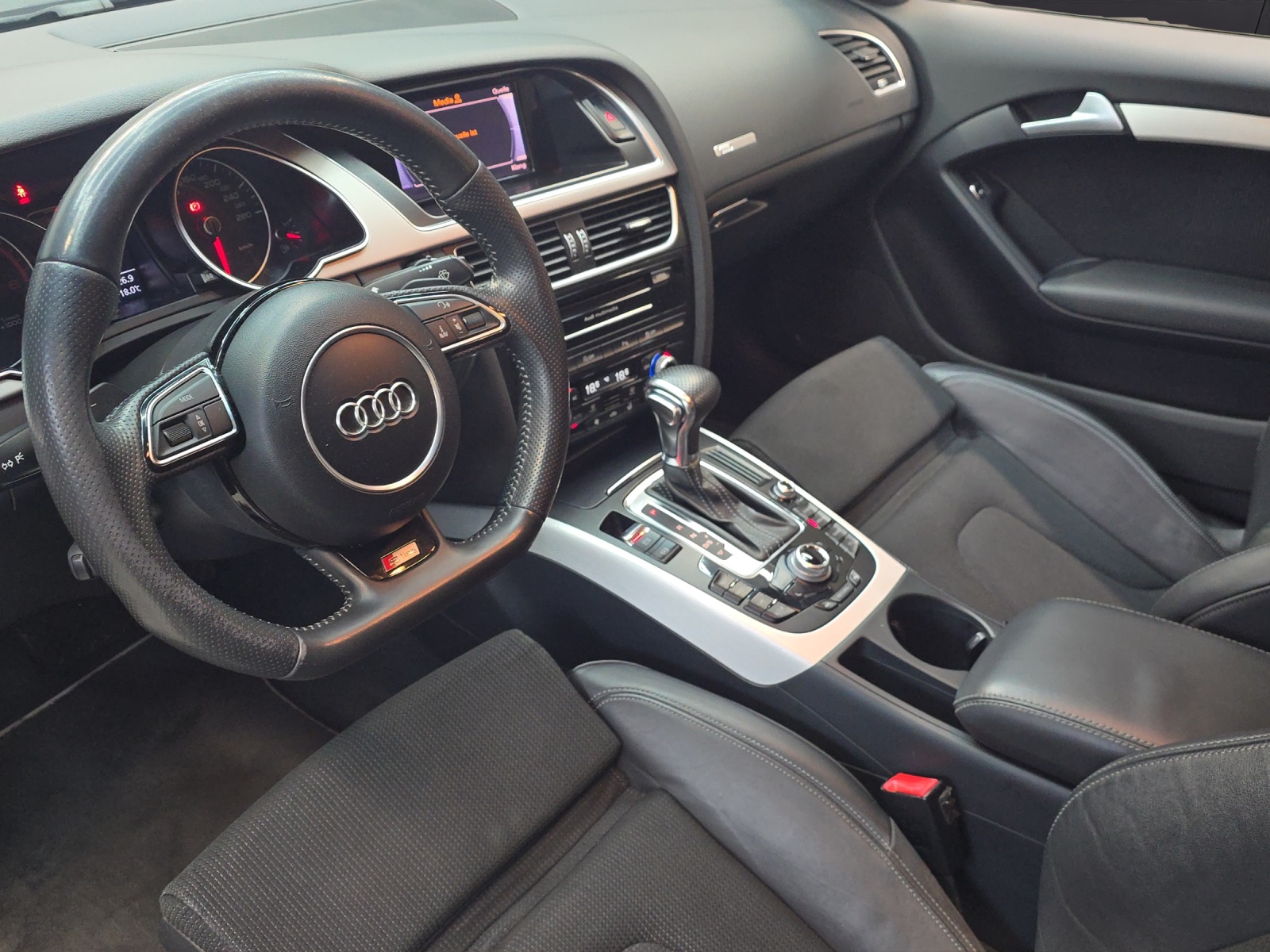 AUDI A5 Coupé 3.0 TDI multitronic CH-Fahrzeug-image-9
