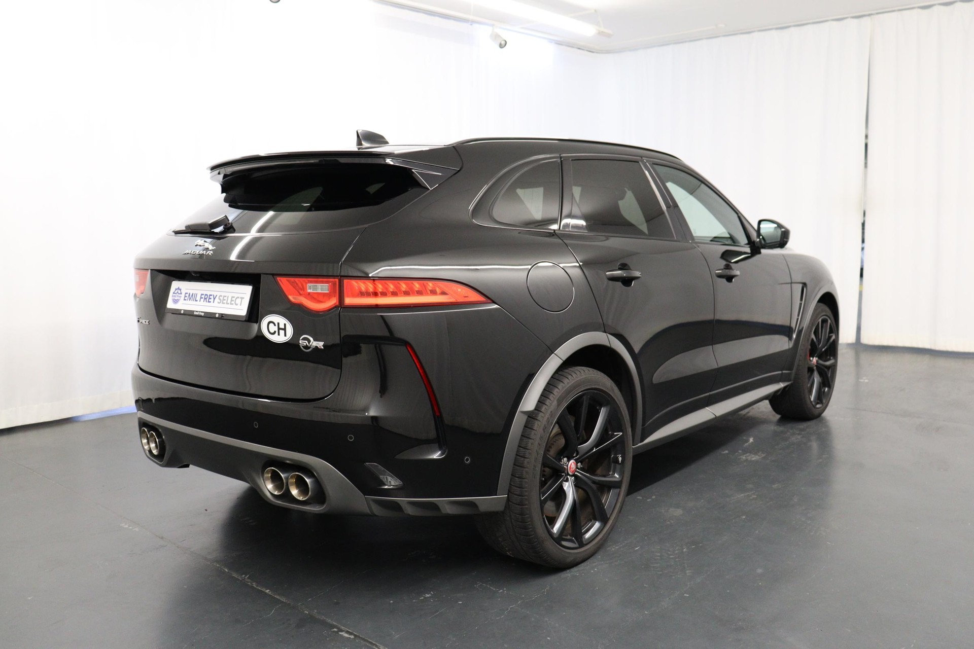 JAGUAR F-Pace 5.0 V8 SVR AWD-image-12