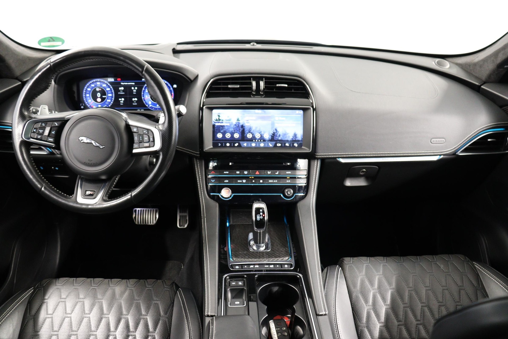JAGUAR F-Pace 5.0 V8 SVR AWD-image-9