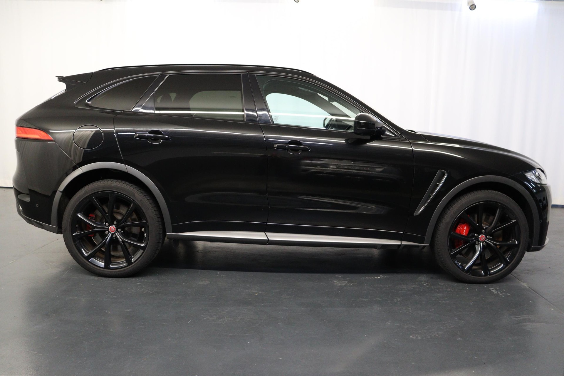 JAGUAR F-Pace 5.0 V8 SVR AWD-image-14