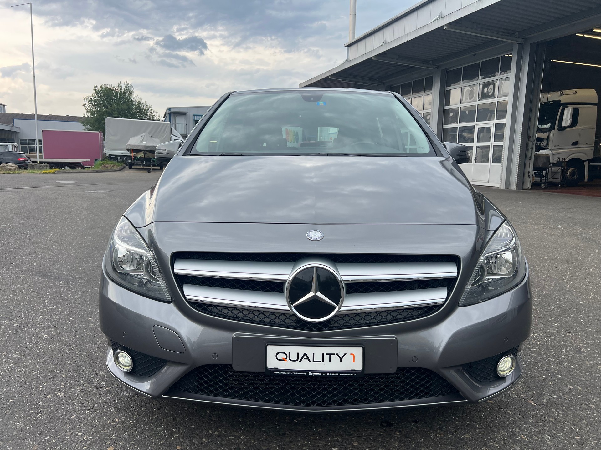 MERCEDES-BENZ B 200 7G-DCT-showroom-element-3