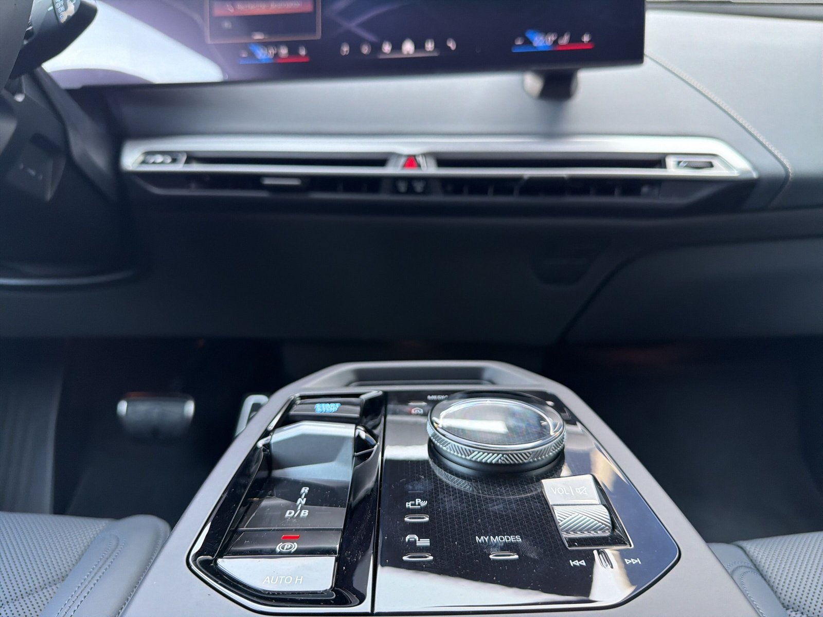BMW iX xDrive60 M Sport-image-17